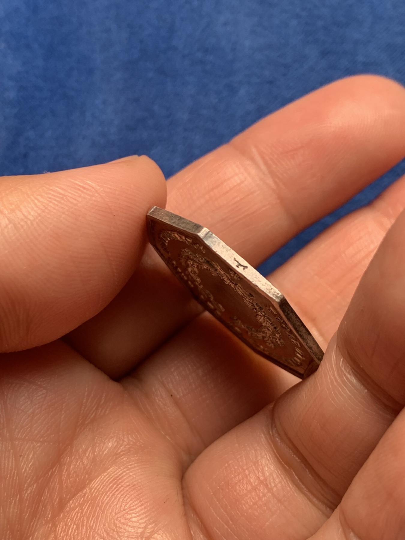 《竞宝斋》第250场-周日，周一 ，周二3场连拍 (全场包邮) 法国工商艺术学院八角银代币，9.08g，28.3mm，1832-1841年神灯边铭