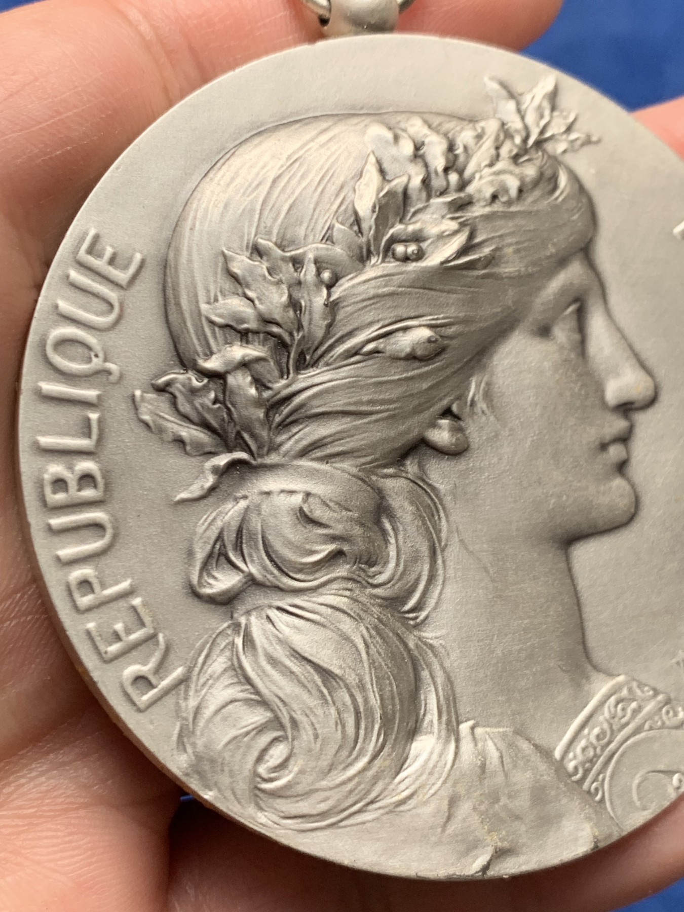 《竞宝斋》第250场-周日，周一 ，周二3场连拍 (全场包邮) 法国玛丽安娜单面镀银铜章，177.68g，68.2mm，边铭：丰饶角+铜标