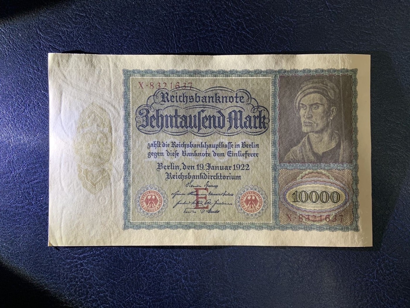 收藏联盟Quantum Auction 第331期拍卖  德国1922年10000马克 品相UNC- 超大票幅 初版红库印 票面压痕为原始工艺原因