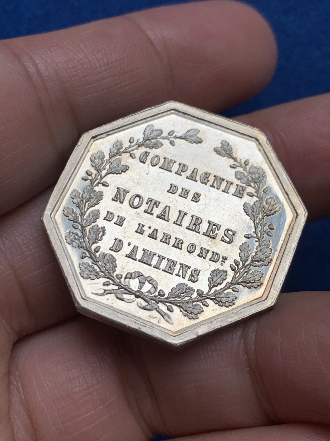 《竞宝斋》第250场-周日，周一 ，周二3场连拍 (全场包邮) 法国八角银质代币，亚眠公证人，15.15g，31.8mm，丰饶角边铭