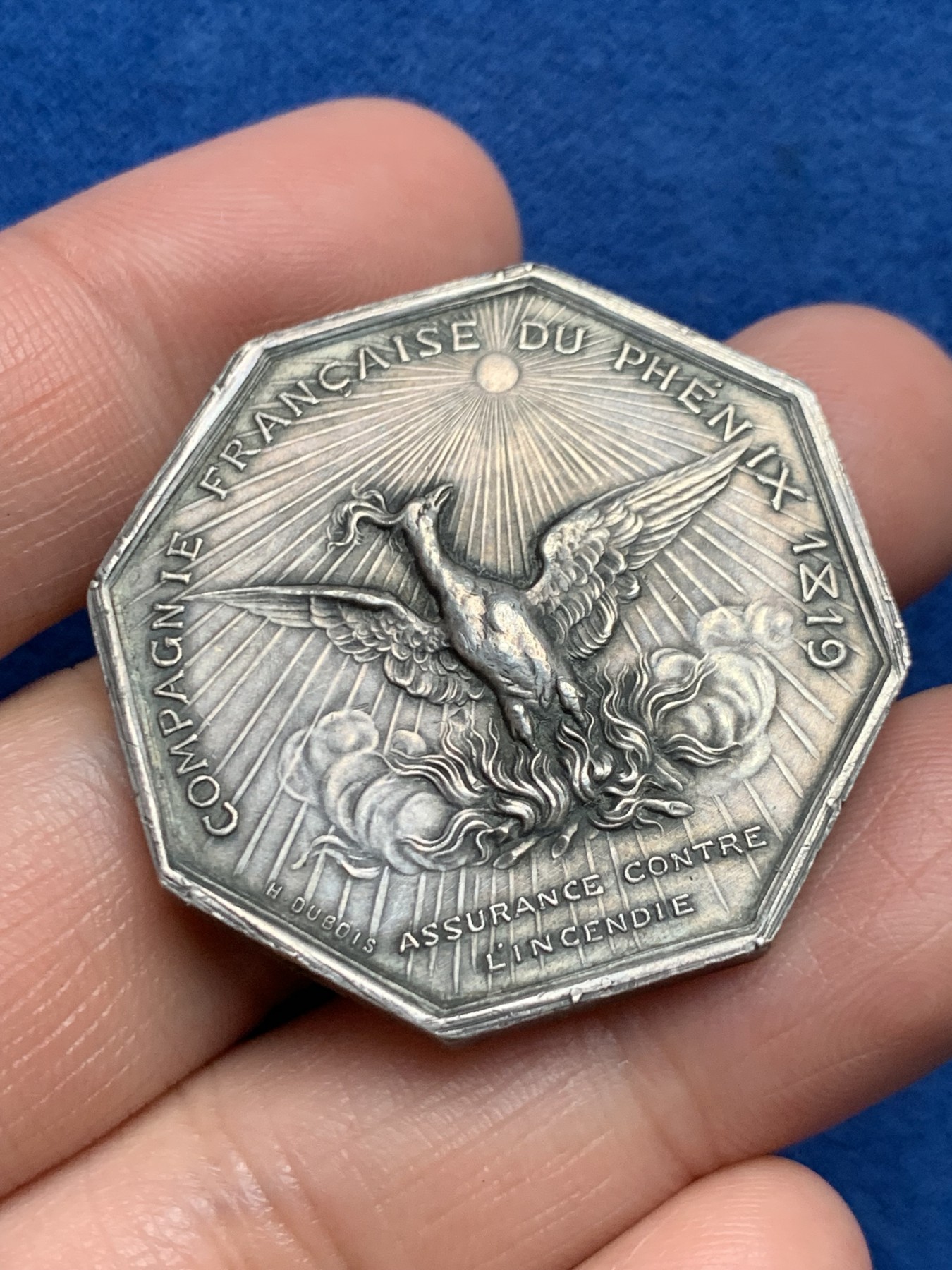 《竞宝斋》第250场-周日，周一 ，周二3场连拍 (全场包邮) 法国凤凰火灾保险公司八角银质jeton，23.53g，36.3mm，丰饶角边铭