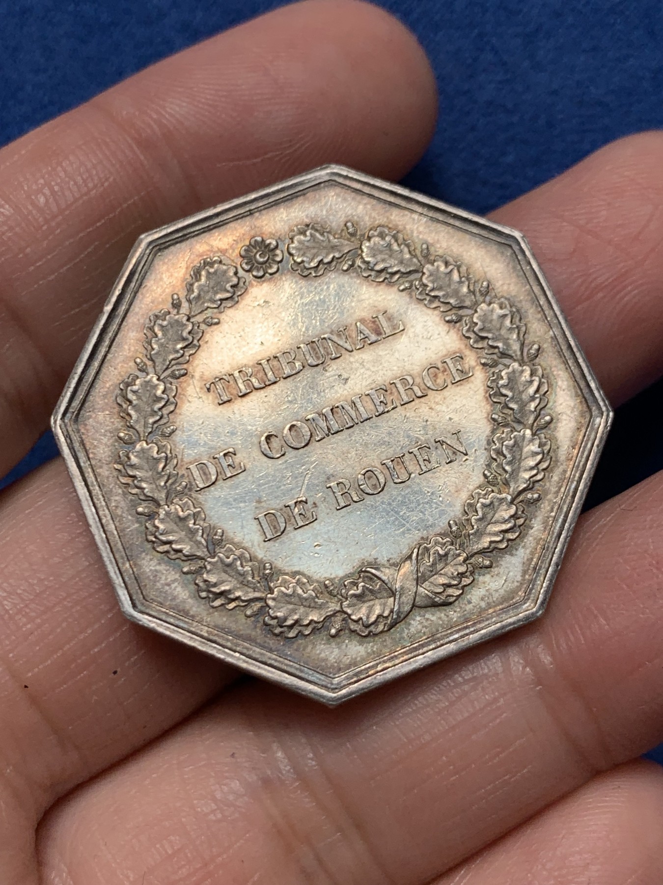 《竞宝斋》第250场-周日，周一 ，周二3场连拍 (全场包邮) 法国鲁昂商事法庭八角银质代币，19.59g，36mm，油灯边铭