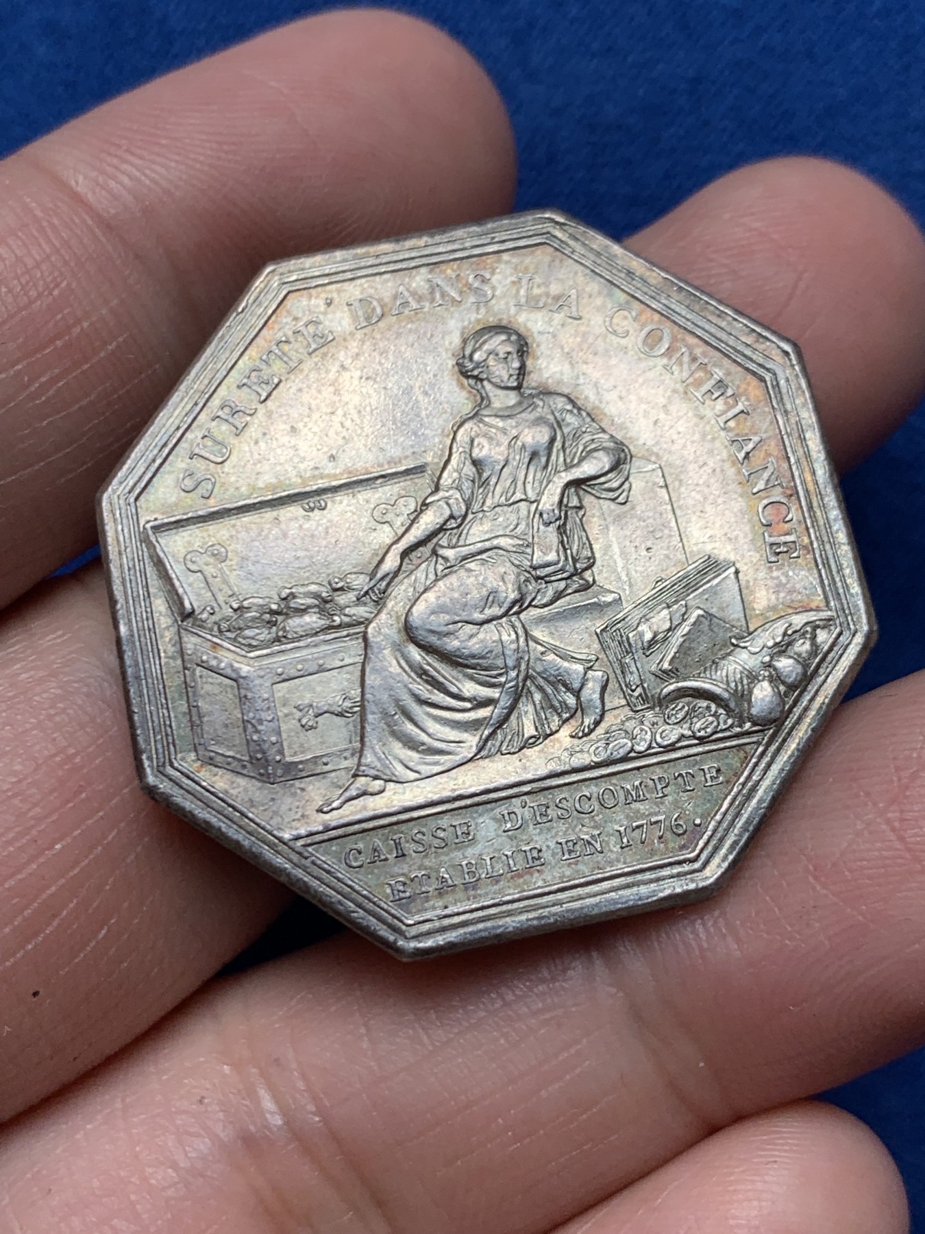 《竞宝斋》第250场-周日，周一 ，周二3场连拍 (全场包邮) 法国巴黎贴现银行八角银质代币，20.57g，35.3mm，早期无边铭