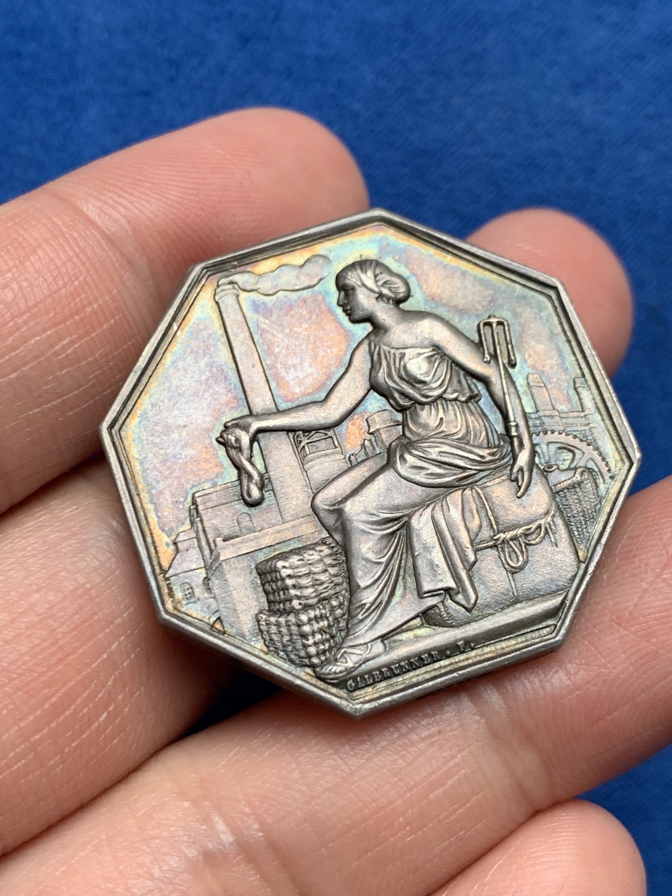 《竞宝斋》第250场-周日，周一 ，周二3场连拍 (全场包邮) 法国1851年八角银质代币，亚眠城镇亚麻纺纱，19.19g，34.3mm，手指边铭