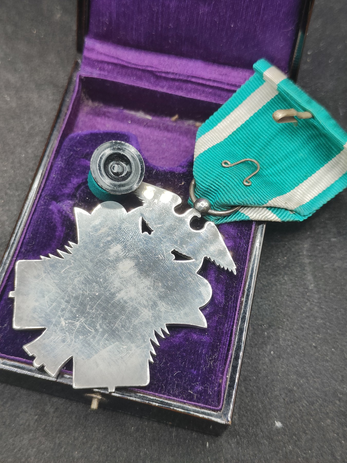 全场0元起拍 第140期 咸鱼国勋章拍卖专场 3月20日（周三）下午6：00开始 日本战时七级金鸱章银制带盒略