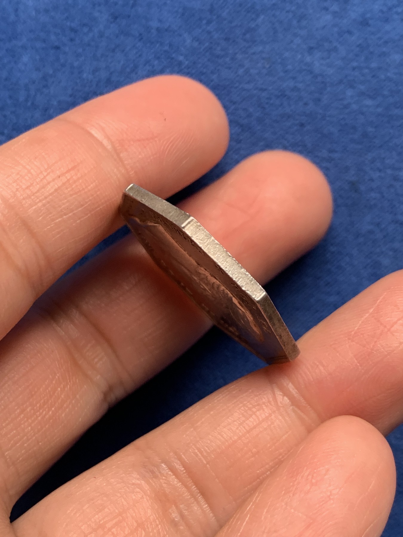 《竞宝斋》第250场-周日，周一 ，周二3场连拍 (全场包邮) 法国艾因省火灾互助保险公司八角银质代币，12.31g，29.8mm，早期无边铭