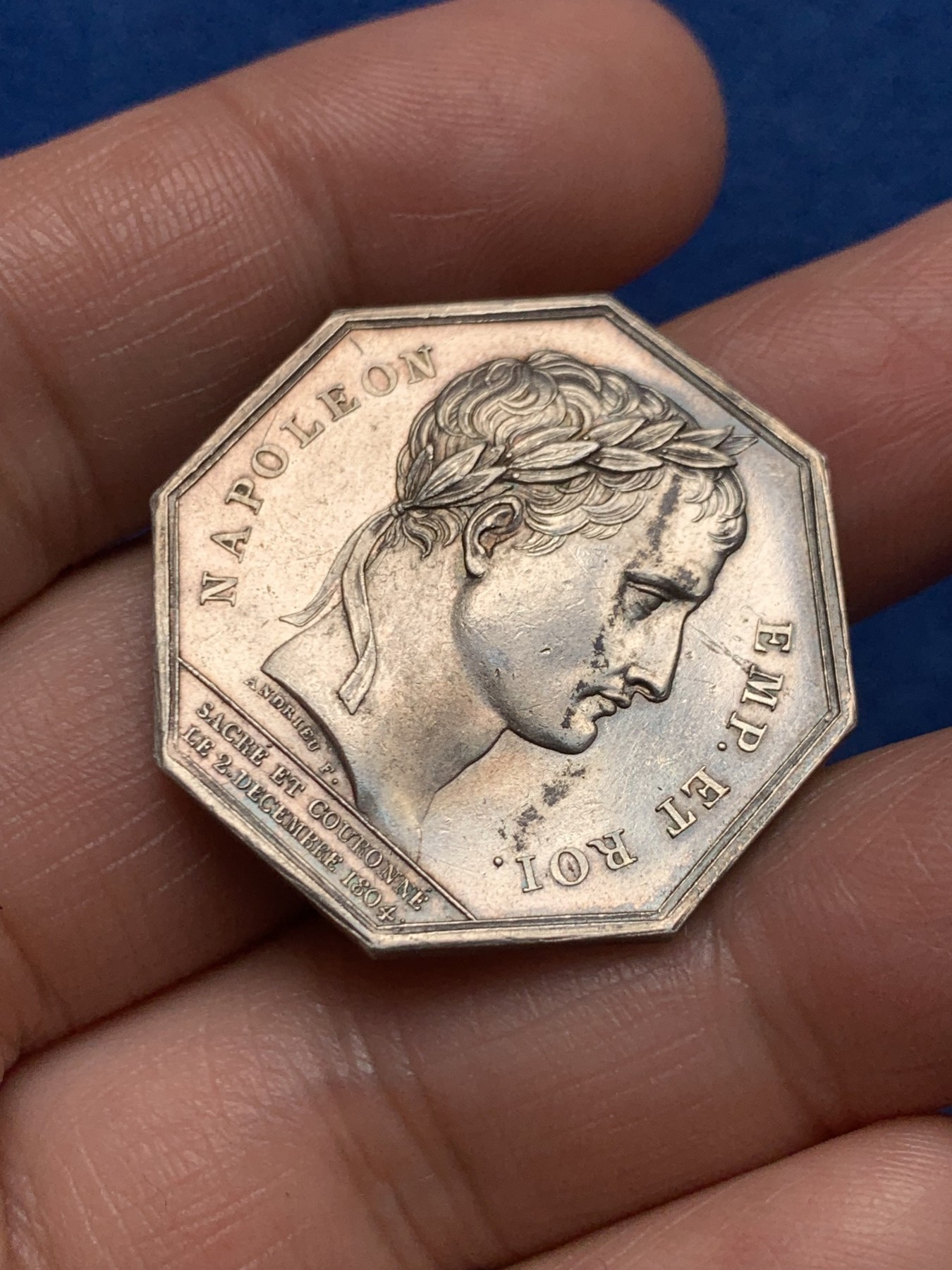 《竞宝斋》第250场-周日，周一 ，周二3场连拍 (全场包邮) 法国1804年拿破仑亚眠商会八角银质代币，13.41g，32mm，早期无边铭