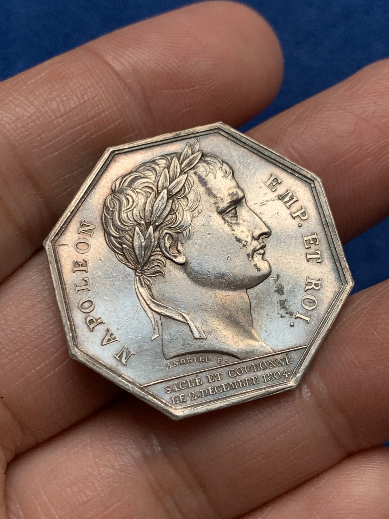 《竞宝斋》第250场-周日，周一 ，周二3场连拍 (全场包邮) 法国1804年拿破仑亚眠商会八角银质代币，13.41g，32mm，早期无边铭