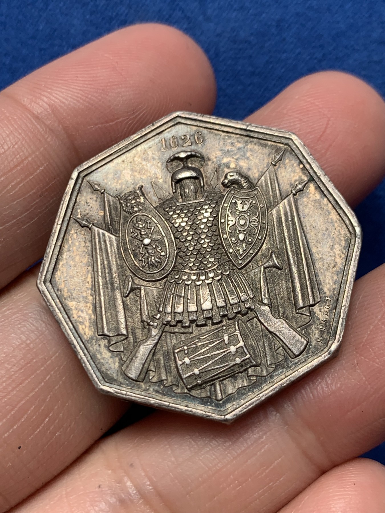 《竞宝斋》第250场-周日，周一 ，周二3场连拍 (全场包邮) 法国苏瓦松射击节八角银代币，22.45g，33.7mm，丰饶角1ARGENT边铭，少见品种