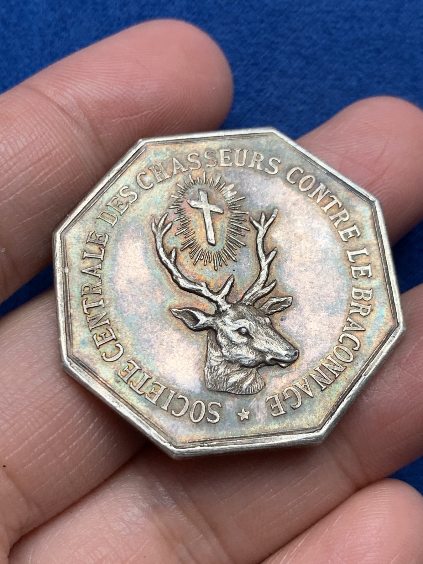 《竞宝斋》第250场-周日，周一 ，周二3场连拍 (全场包邮) 法国1895年反盗猎协会八角银质代币，20.00g，36.7mm，丰饶角边铭