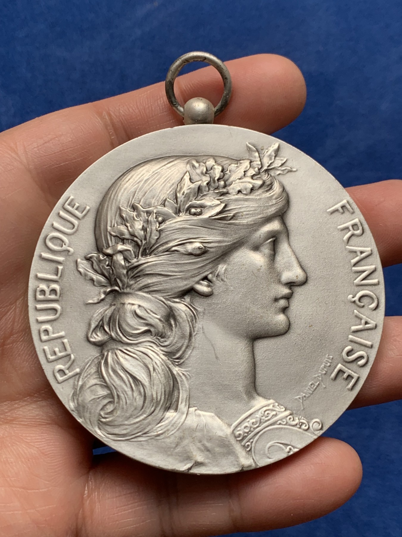 《竞宝斋》第250场-周日，周一 ，周二3场连拍 (全场包邮) 法国玛丽安娜单面镀银铜章，177.68g，68.2mm，边铭：丰饶角+铜标