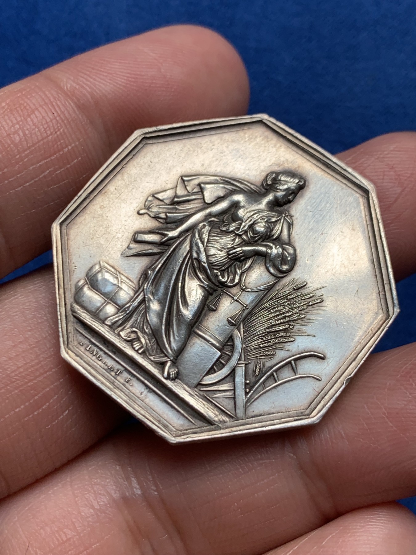 《竞宝斋》第250场-周日，周一 ，周二3场连拍 (全场包邮) 法国火灾保险公司JETON银质八角，20.62g，36.6mm，蜜蜂边铭