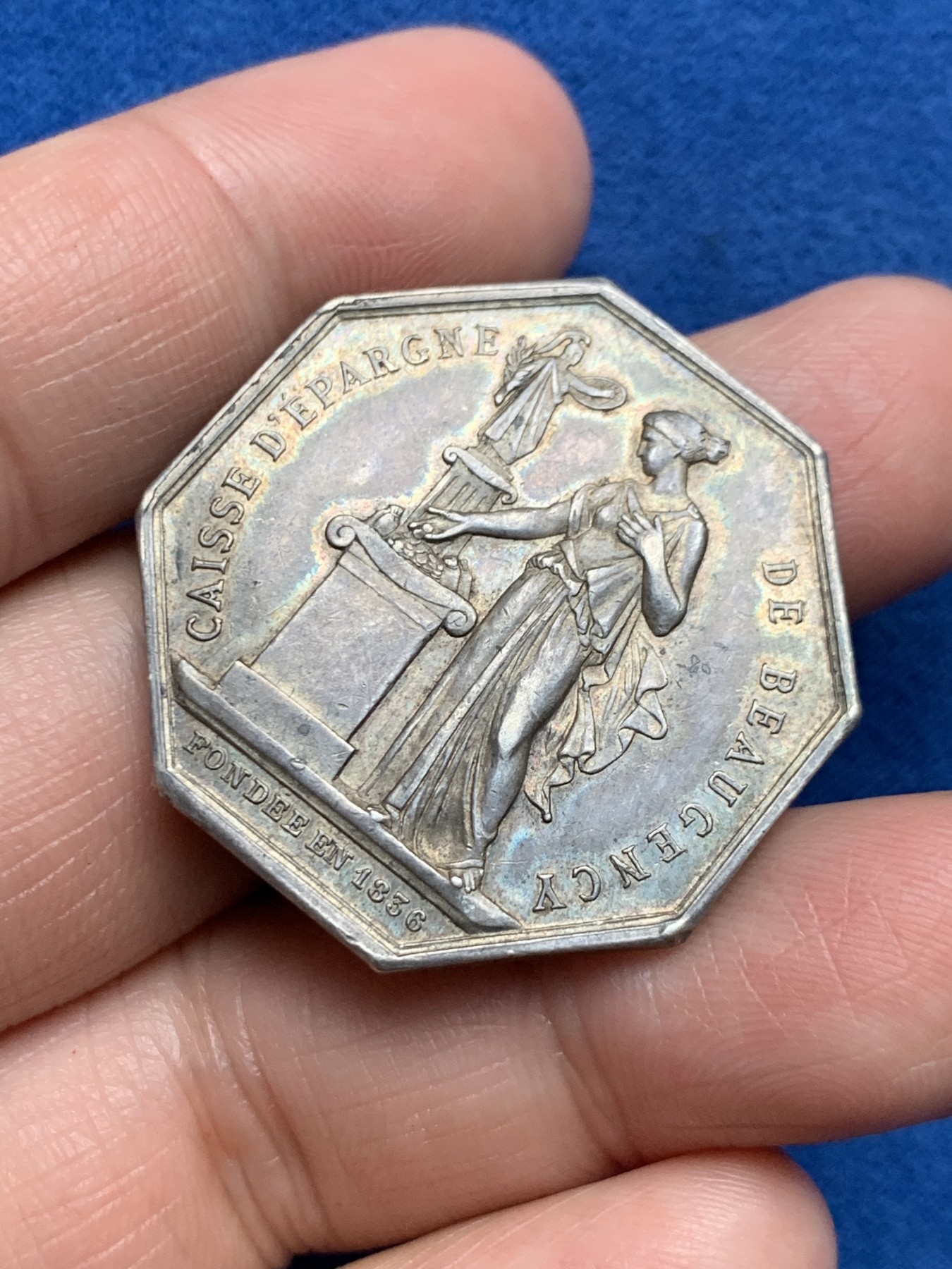 《竞宝斋》第250场-周日，周一 ，周二3场连拍 (全场包邮) 法国博让西储蓄银行八角银质代币，16.58g，34mm，丰饶角边铭