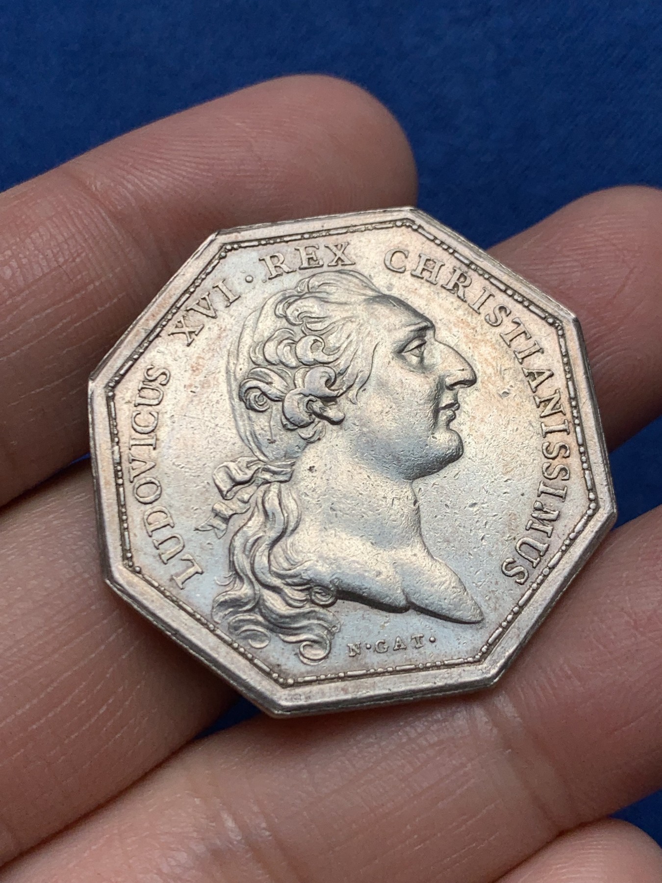 《竞宝斋》第250场-周日，周一 ，周二3场连拍 (全场包邮) 法国十八世纪路易十六波尔多市八角银jeton，16.65g，34mm，早期无边铭