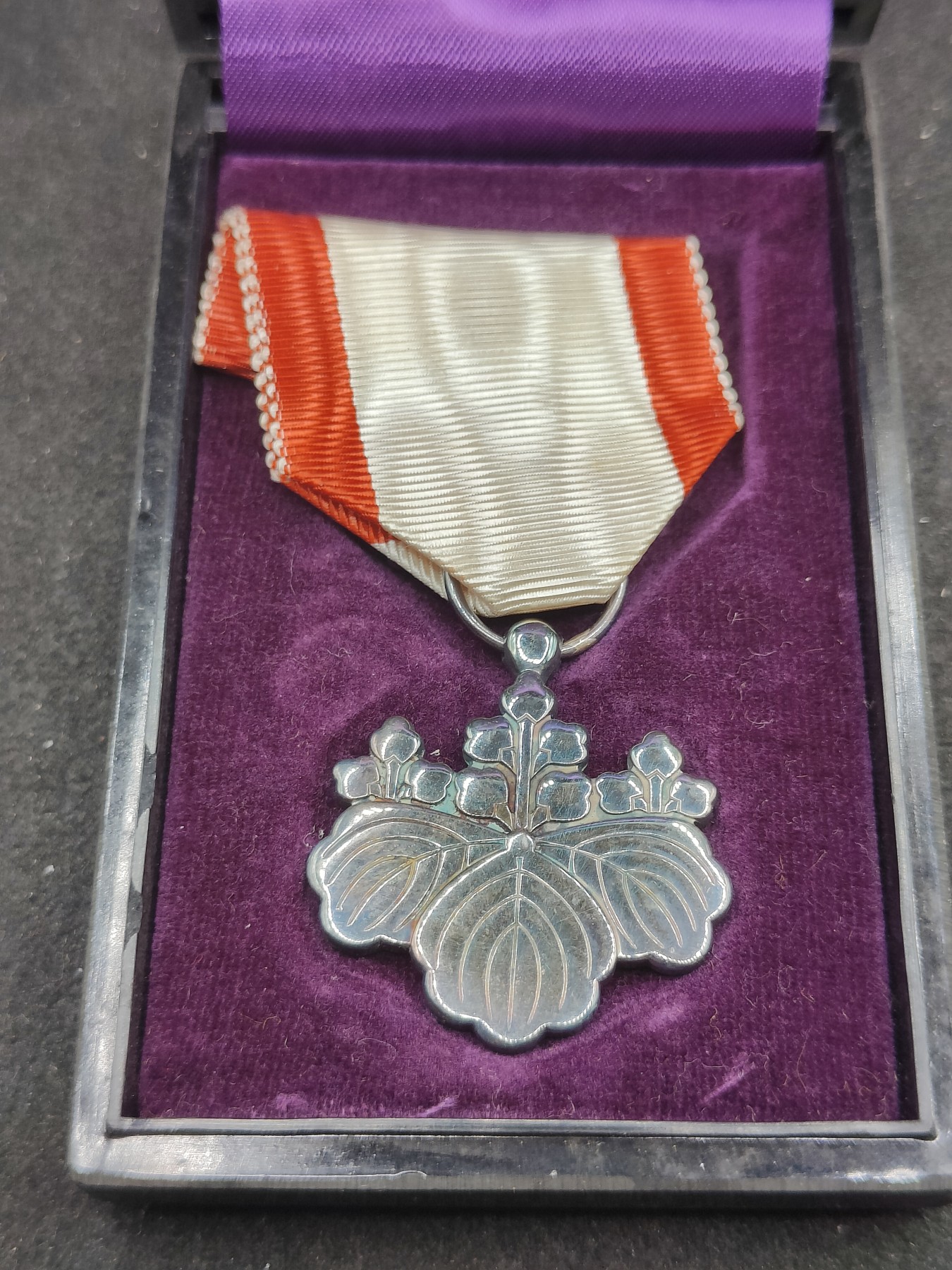 全场0元起拍 第140期 咸鱼国勋章拍卖专场 3月20日（周三）下午6：00开始 日本战后 八等白叶章银制带盒