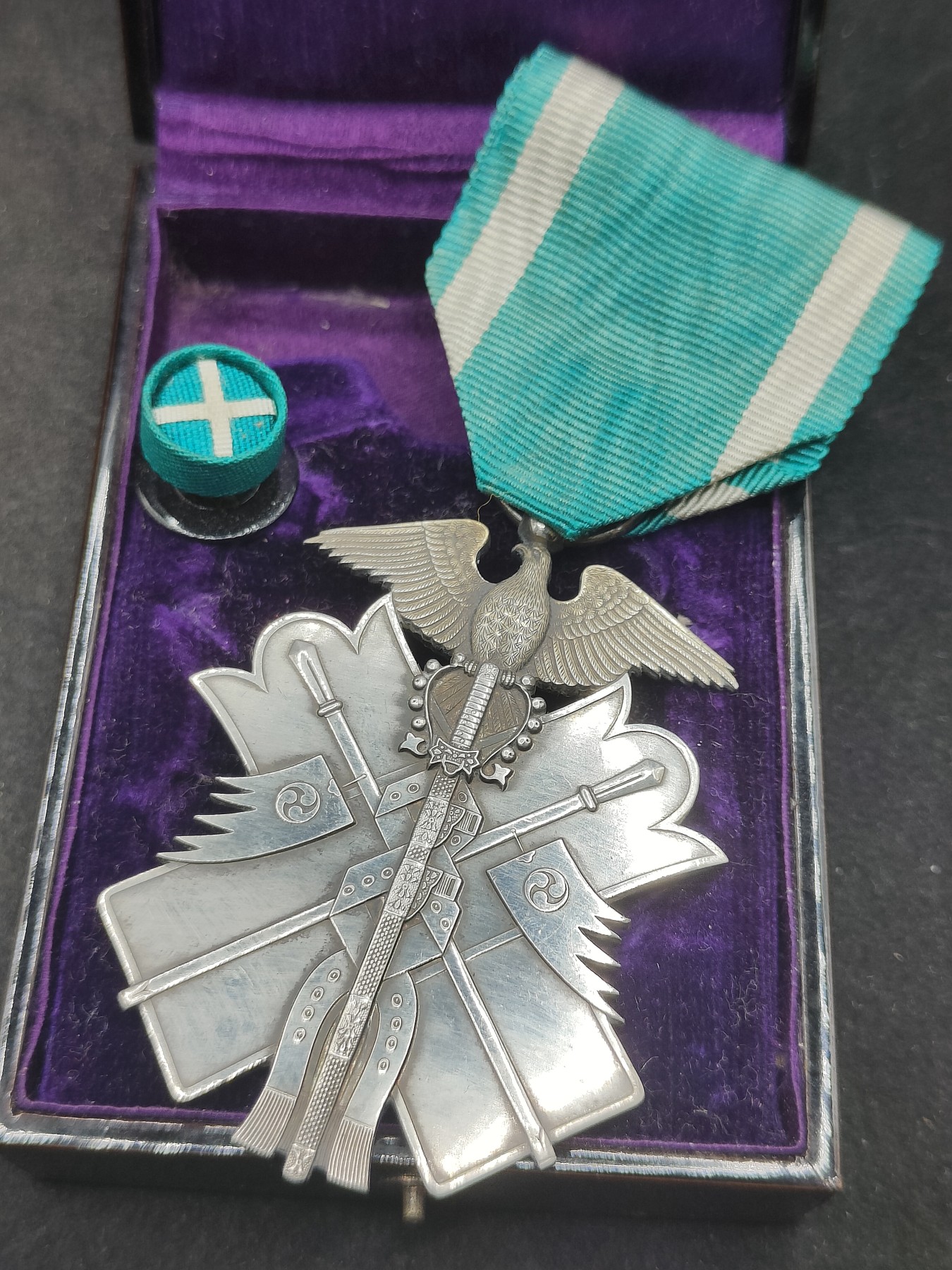 全场0元起拍 第140期 咸鱼国勋章拍卖专场 3月20日（周三）下午6：00开始 日本战时七级金鸱章银制带盒略