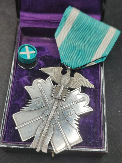 全场0元起拍 第140期 咸鱼国勋章拍卖专场 3月20日（周三）下午6：00开始 - 日本战时七级金鸱章银制带盒略