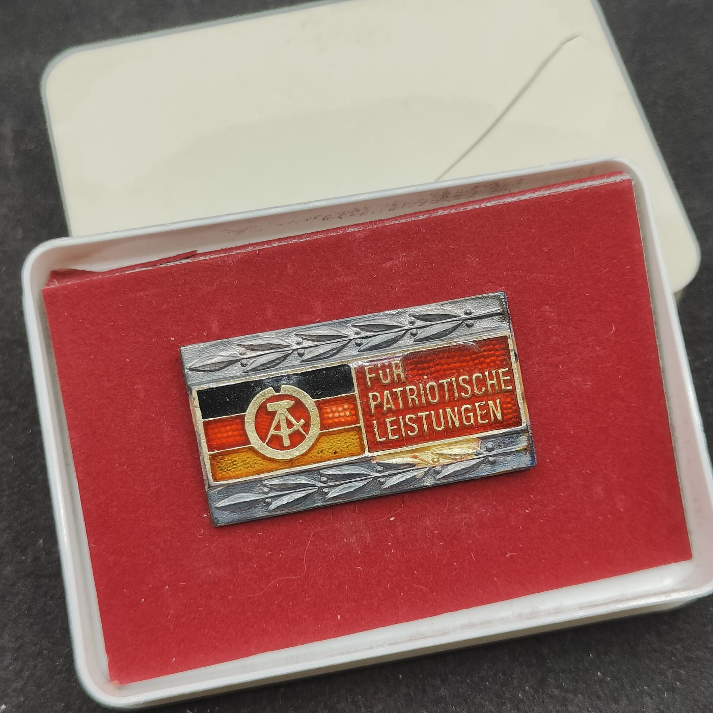 全场0元起拍 第140期 咸鱼国勋章拍卖专场 3月20日（周三）下午6：00开始 东德国民阵线荣誉奖章