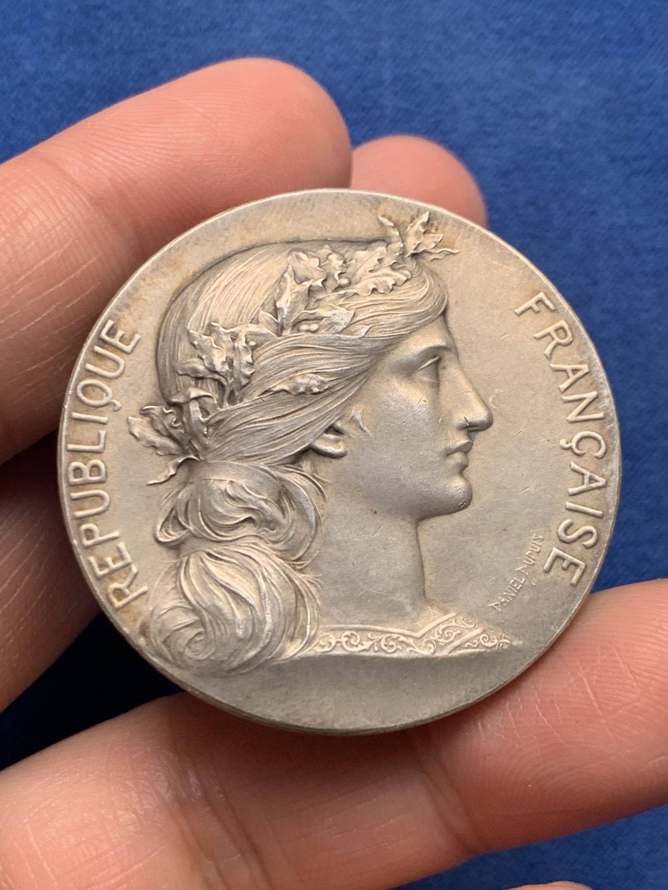 《竞宝斋》第250场-周日，周一 ，周二3场连拍 (全场包邮) 法国司法协助办公室颁发的银质奖章，37.34g，40.8mm，边铭：丰饶角1argent