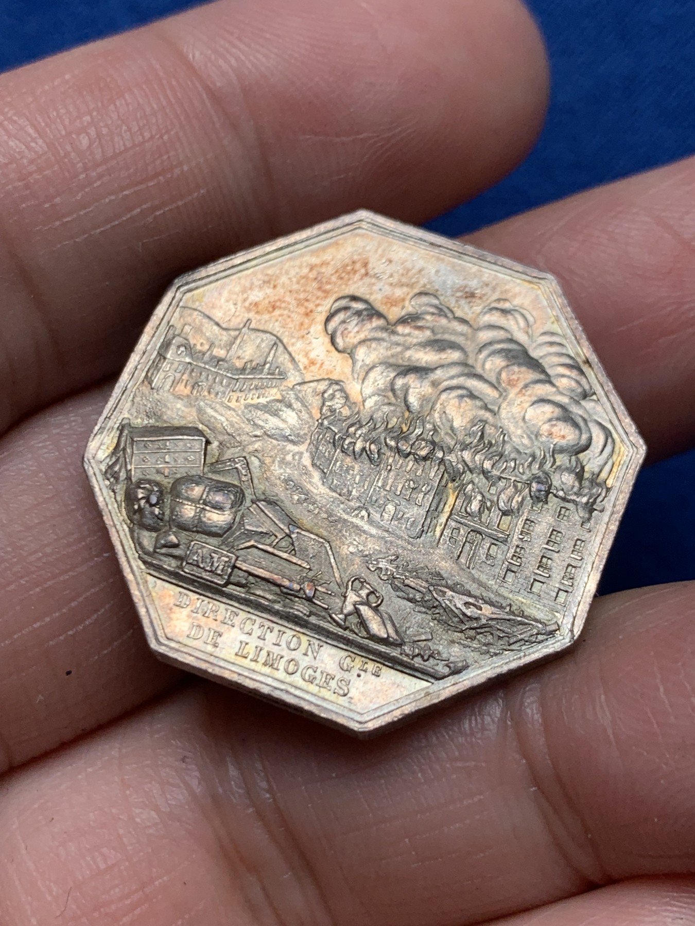 《竞宝斋》第250场-周日，周一 ，周二3场连拍 (全场包邮) 法国利摩日火灾互助保险公司八角银代币，13.45g，29.7mm，蜜蜂边铭