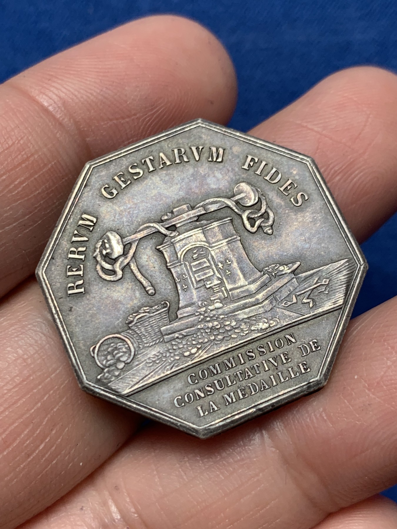 《竞宝斋》第250场-周日，周一 ，周二3场连拍 (全场包邮) 法国巴黎造币厂咨询委员会镀银铜八角jeton，美人鱼和硬币打制机，14.74g，30.5mm，丰饶角+铜标