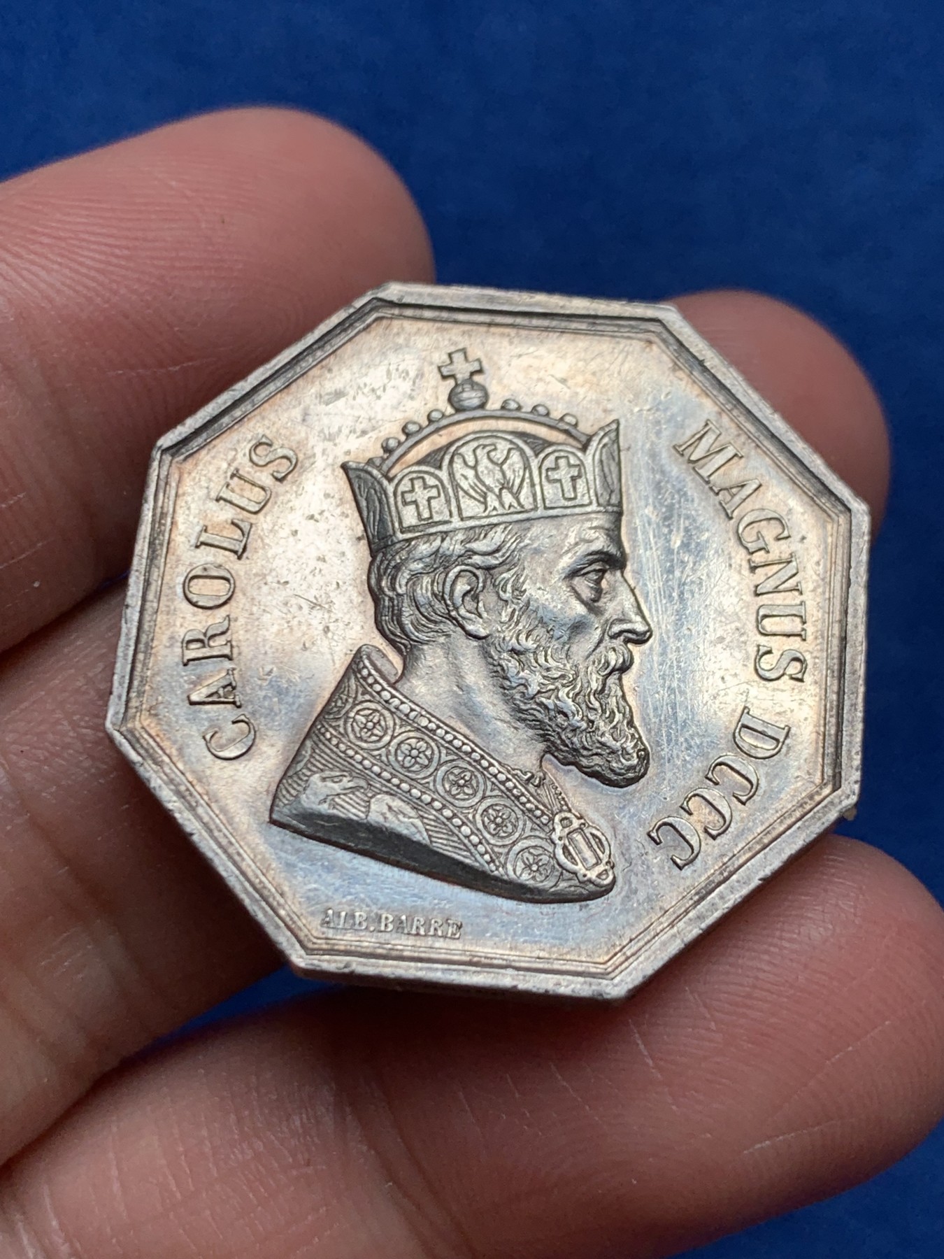 《竞宝斋》第250场-周日，周一 ，周二3场连拍 (全场包邮) 法国1860-1879八角银质代币，塞纳省机构负责，查理大帝 蜜蜂边铭 重量15.17克，直径31毫米