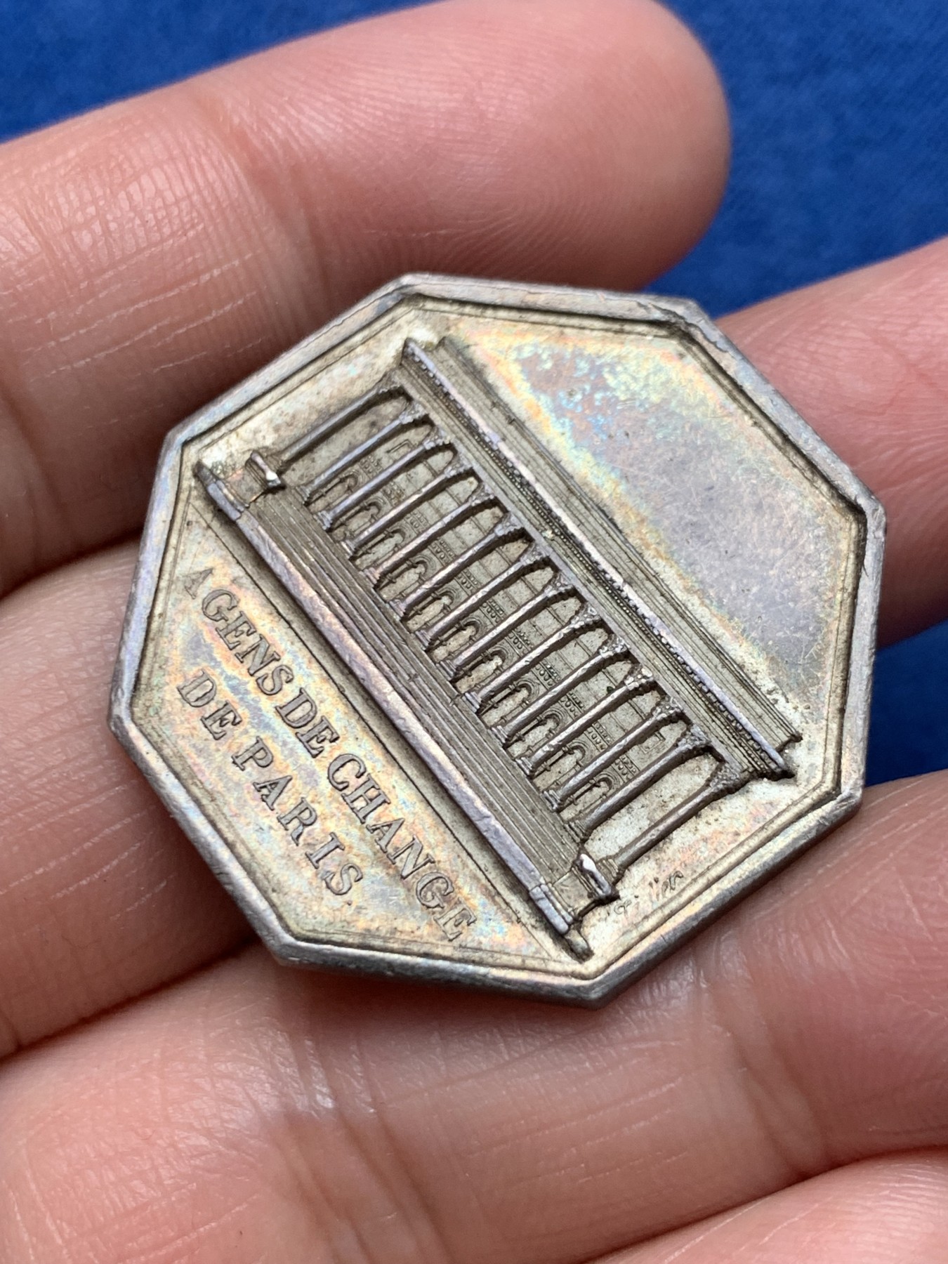 《竞宝斋》第250场-周日，周一 ，周二3场连拍 (全场包邮) 法国1814年路易十八 巴黎证券交易所 八角银代币，重15.86克，对边直径32.7毫米，早期无边铭