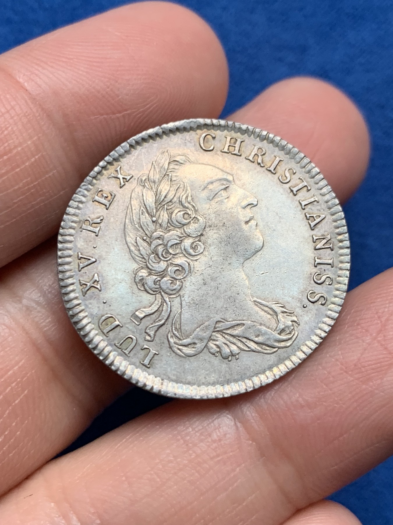 《竞宝斋》第250场-周日，周一 ，周二3场连拍 (全场包邮) 法国1752年非凡战争代用银币，用于所有一次性战役和军队的资金，而不是普通战争，7.10g，28.6mm