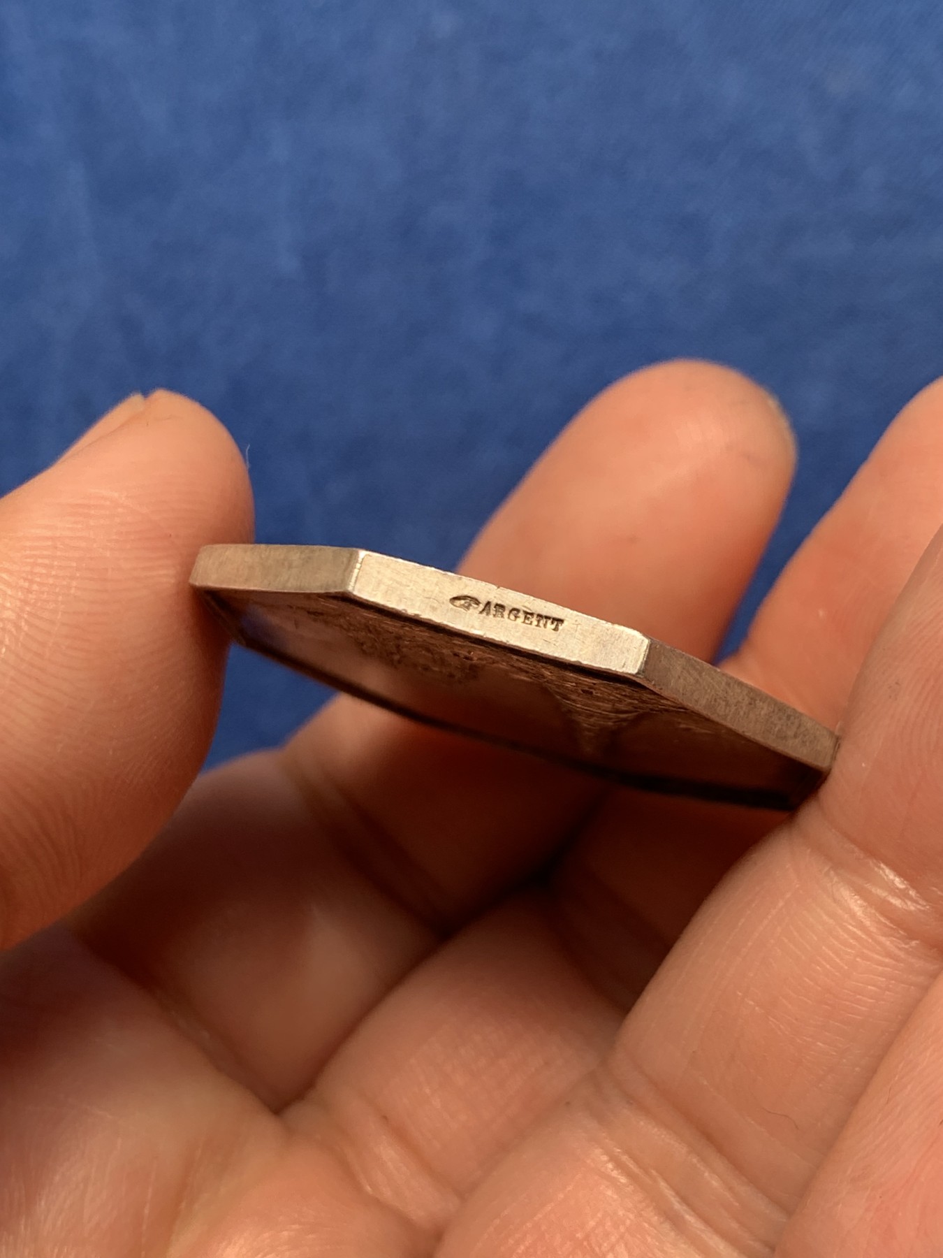 《竞宝斋》第250场-周日，周一 ，周二3场连拍 (全场包邮) 法国拉吉伦特省波尔多海上保险公司八角银代币，高浮雕科尔杜安灯塔，18.76g，34.6mm，手指边铭