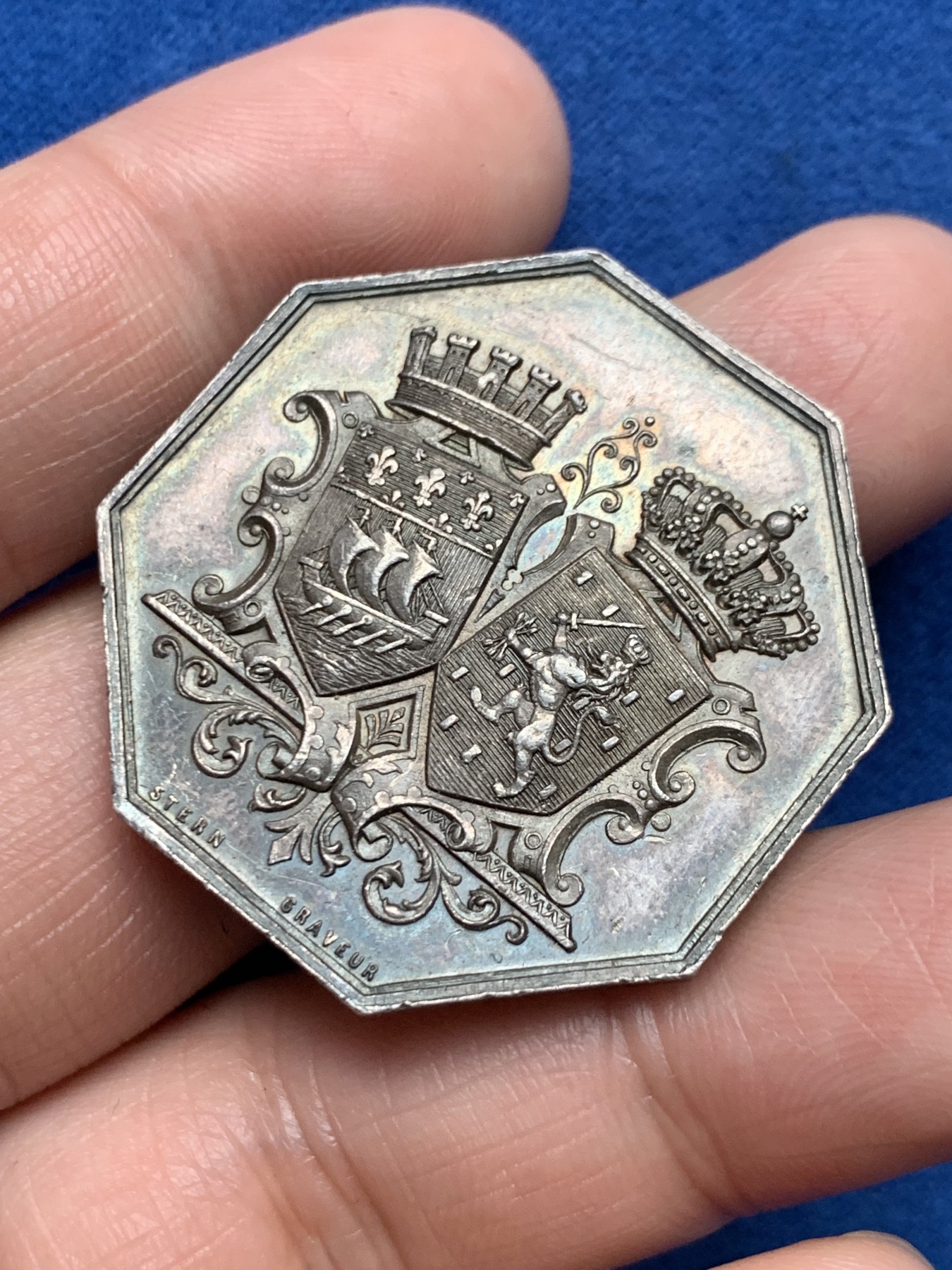 《竞宝斋》第250场-周日，周一 ，周二3场连拍 (全场包邮) 法国巴黎-荷兰银行八角银章，21.77g，36.3mm，蜜蜂边铭（1860-1879年）