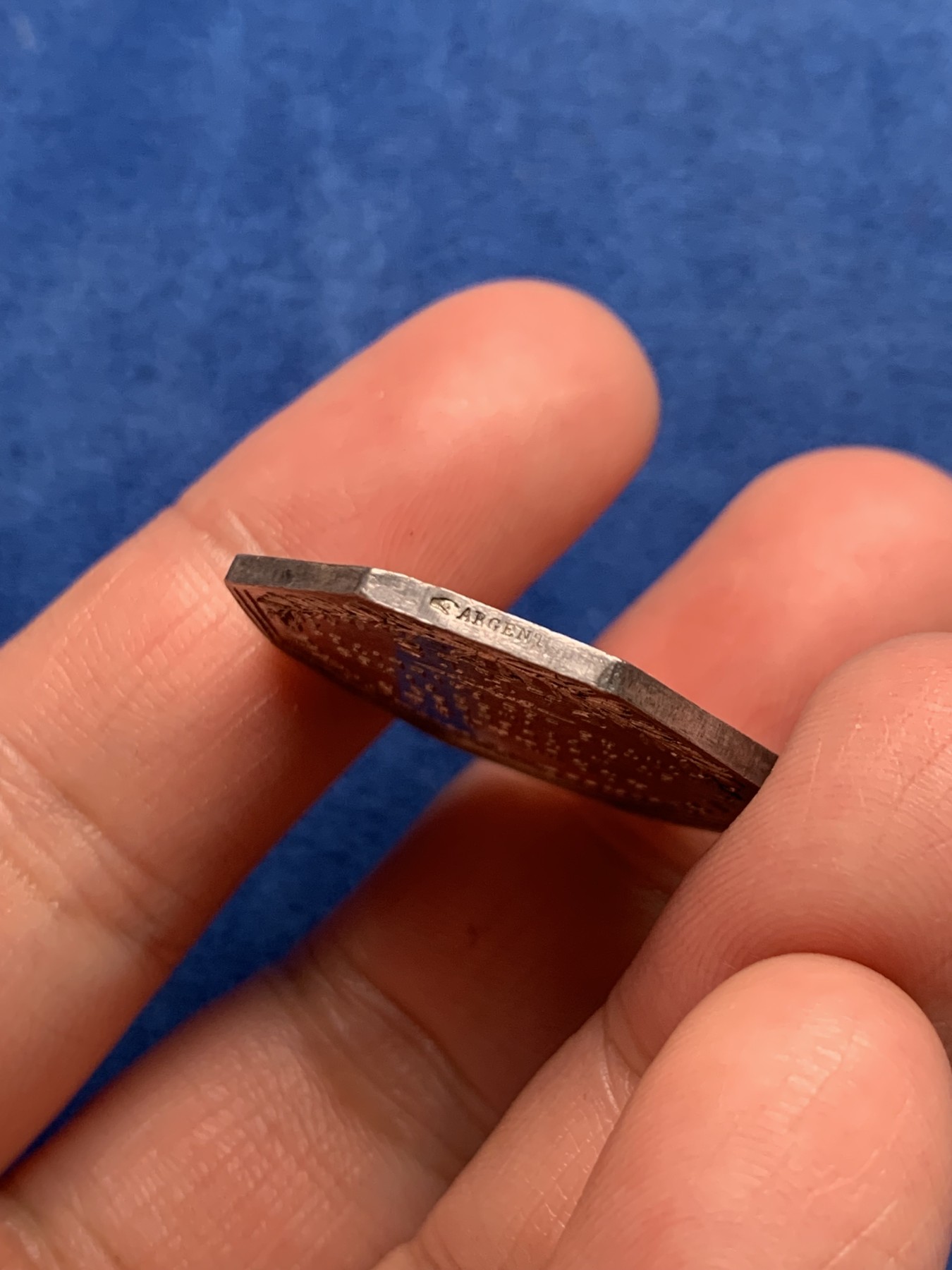 《竞宝斋》第250场-周日，周一 ，周二3场连拍 (全场包邮) 法国八角银质，巴黎商业互助保险，9.8g，28.2mm，手指边铭