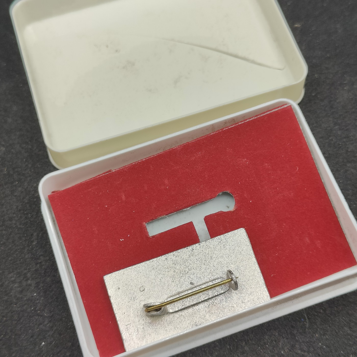 全场0元起拍 第140期 咸鱼国勋章拍卖专场 3月20日（周三）下午6：00开始 东德国民阵线荣誉奖章