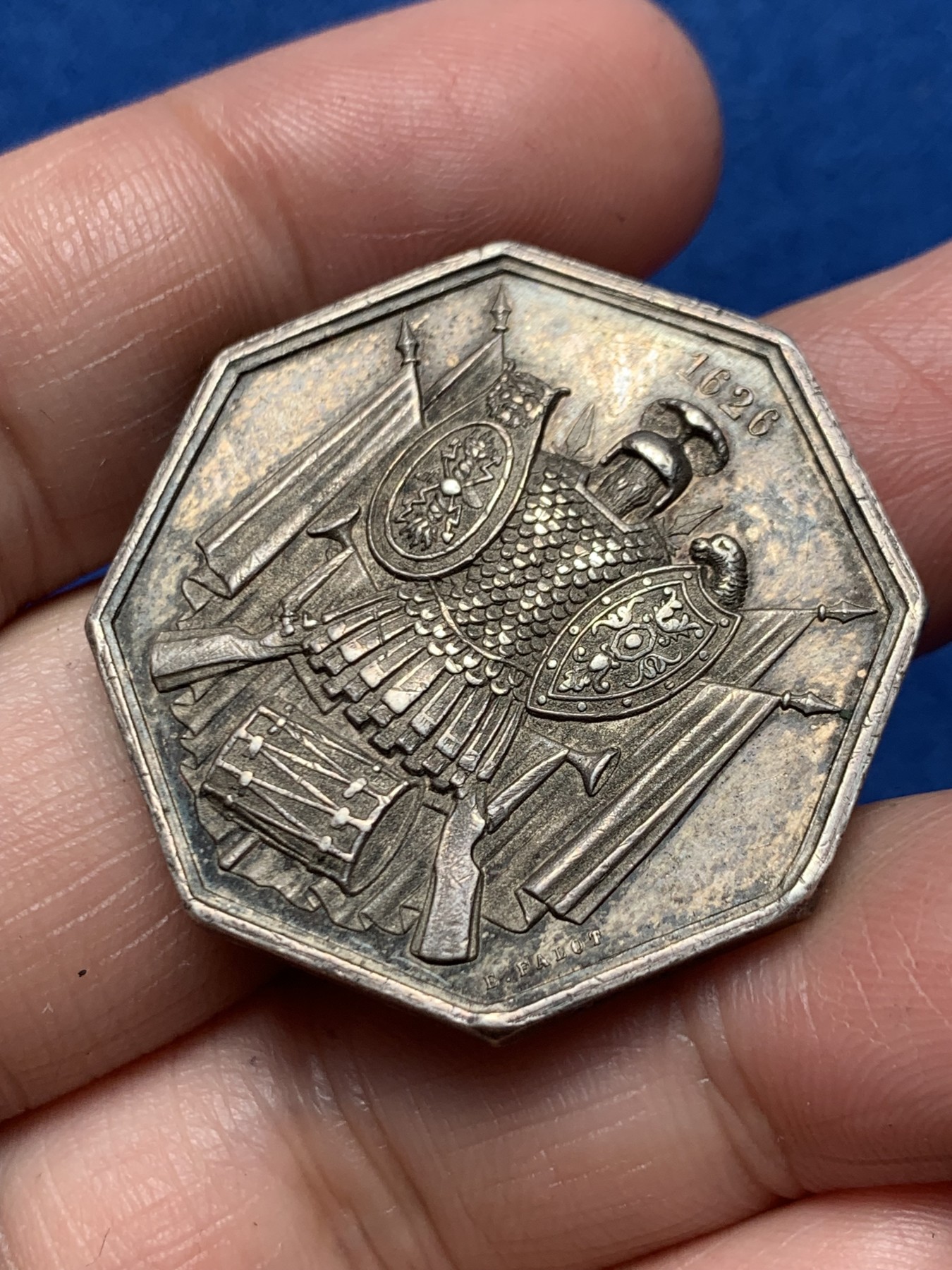 《竞宝斋》第250场-周日，周一 ，周二3场连拍 (全场包邮) 法国苏瓦松射击节八角银代币，22.45g，33.7mm，丰饶角1ARGENT边铭，少见品种