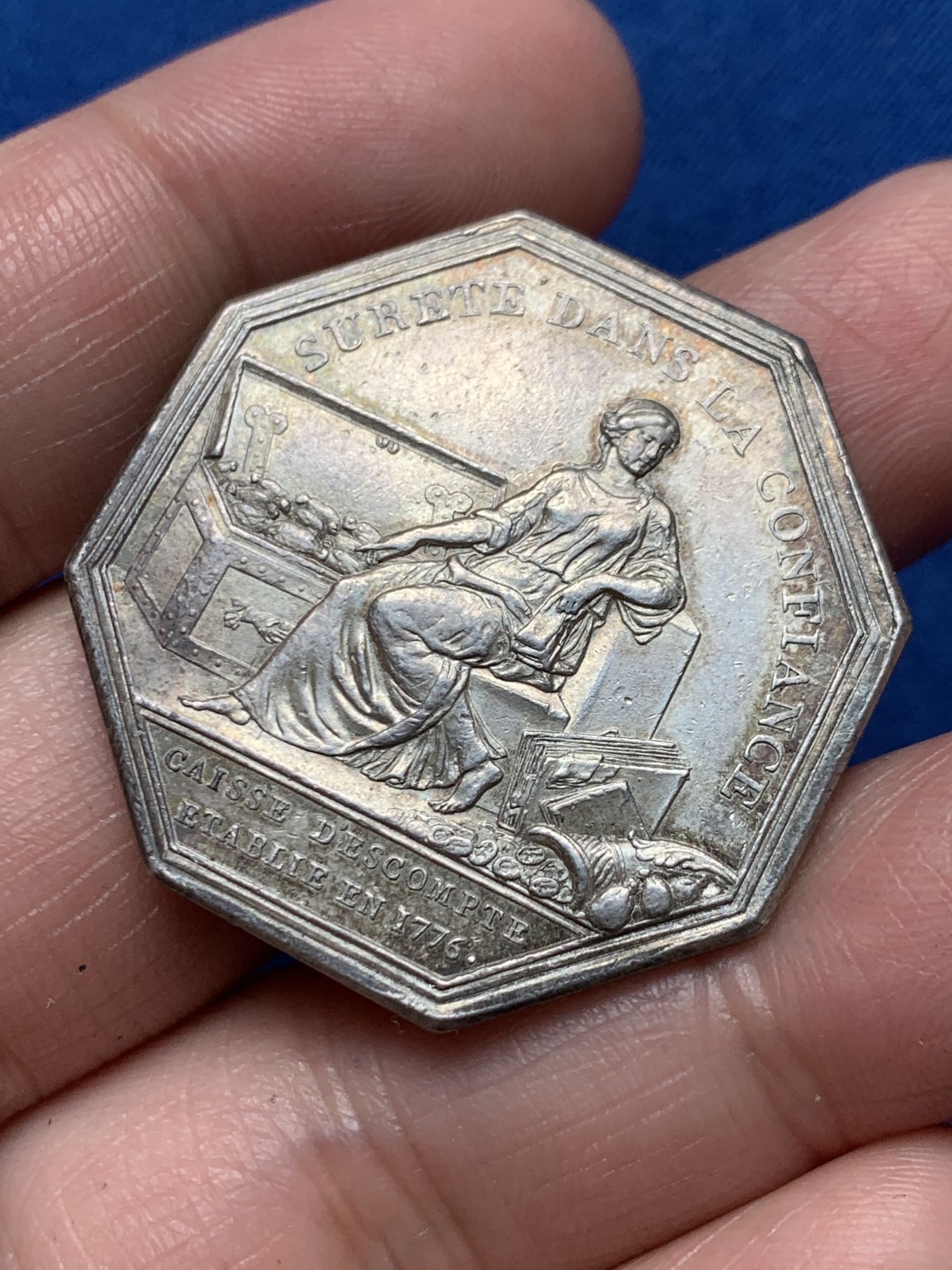 《竞宝斋》第250场-周日，周一 ，周二3场连拍 (全场包邮) 法国巴黎贴现银行八角银质代币，20.57g，35.3mm，早期无边铭