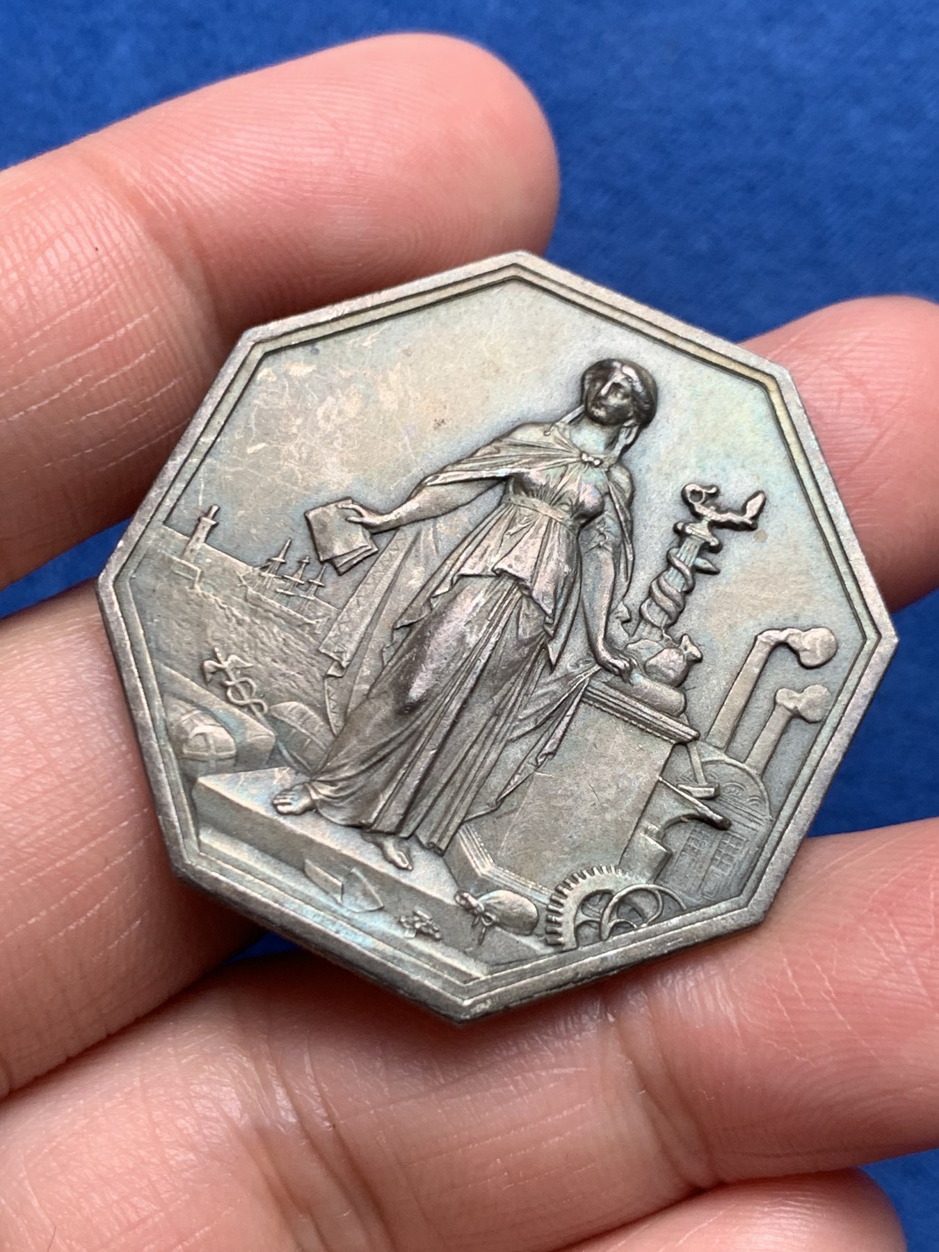 《竞宝斋》第250场-周日，周一 ，周二3场连拍 (全场包邮) 法国八角银质jeton，工商信贷银行，21.95g，37.3mm，边铭 丰饶角1ARGENT