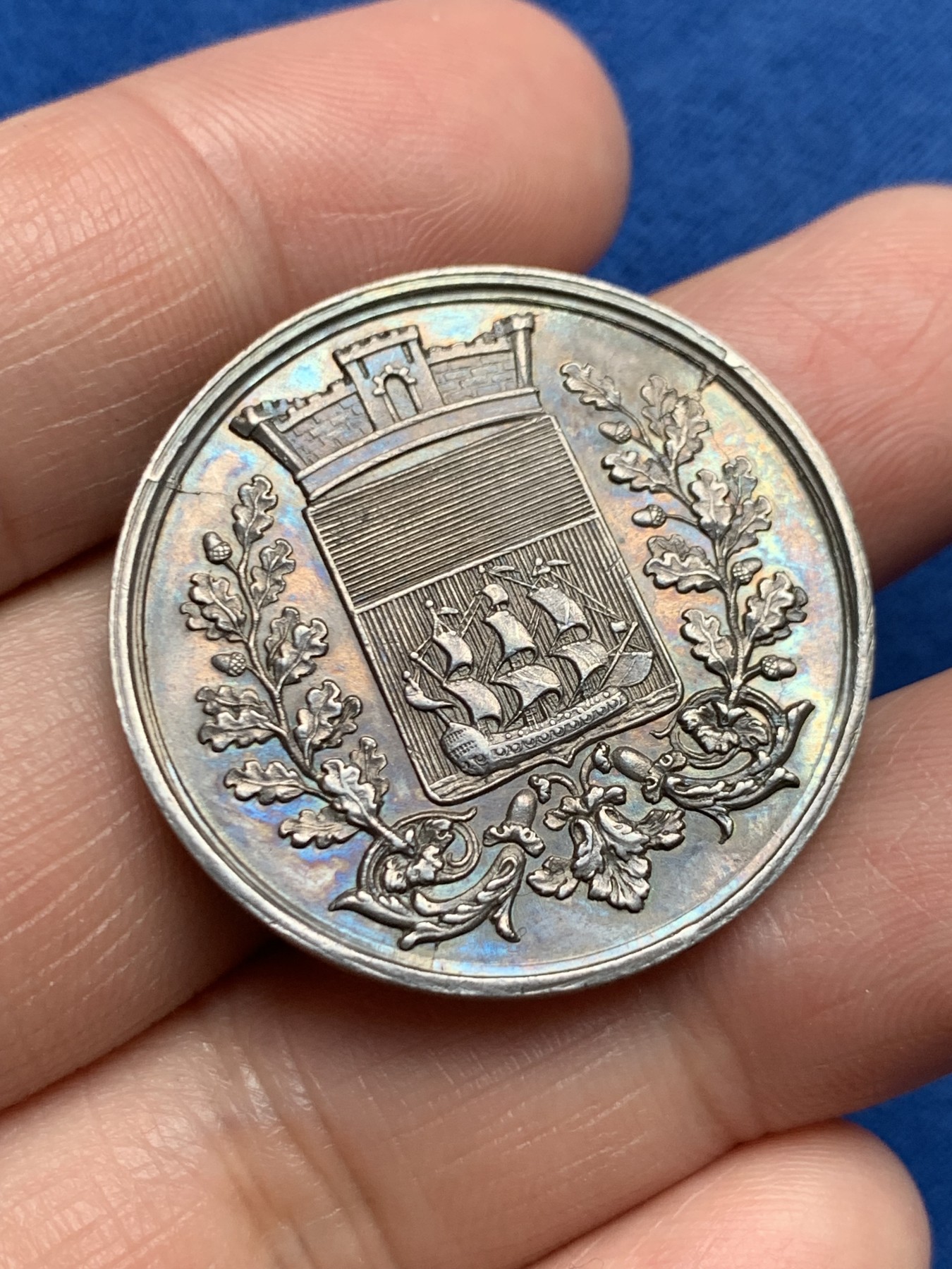 《竞宝斋》第250场-周日，周一 ，周二3场连拍 (全场包邮) 法国巴黎塞纳河行政区银质代币，塞纳河河神，12.61g，32.5mm，手指边铭