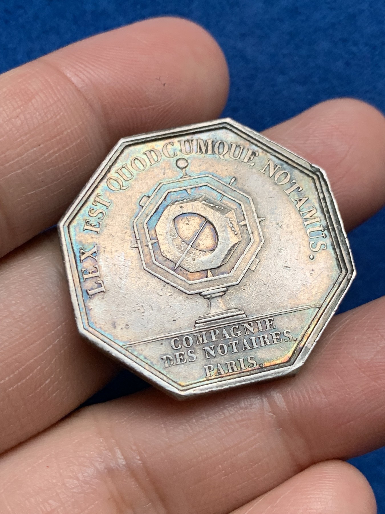 《竞宝斋》第250场-周日，周一 ，周二3场连拍 (全场包邮) 法国八角银章，巴黎公证人，17.27g，32.5mm，早期无边铭