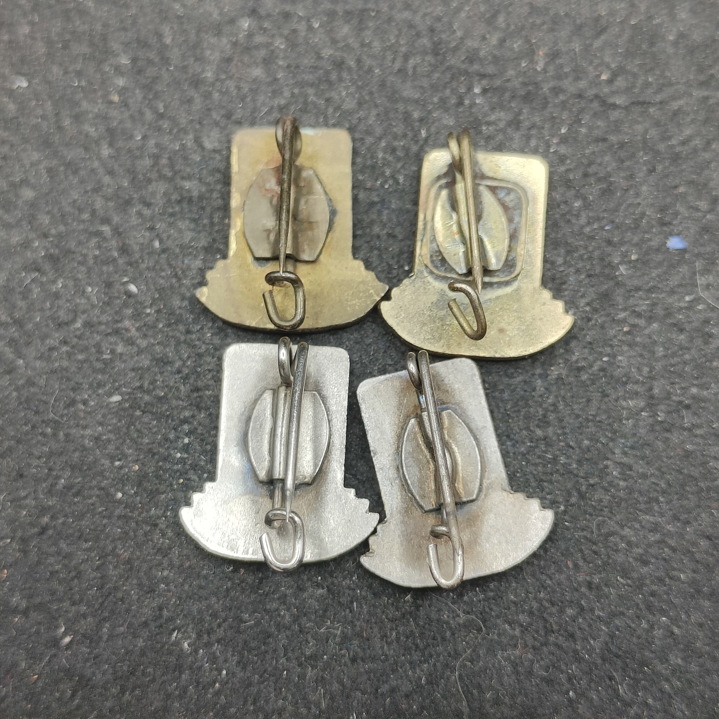 全场0元起拍 第140期 咸鱼国勋章拍卖专场 3月20日（周三）下午6：00开始 东德FDGB 纪念章4个