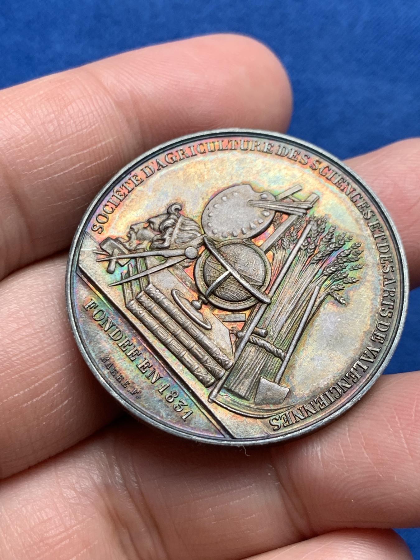 《竞宝斋》第250场-周日，周一 ，周二3场连拍 (全场包邮) 法国瓦朗谢纳农业科学与艺术协会单面银章，22.29g，36.2mm，丰饶角边铭