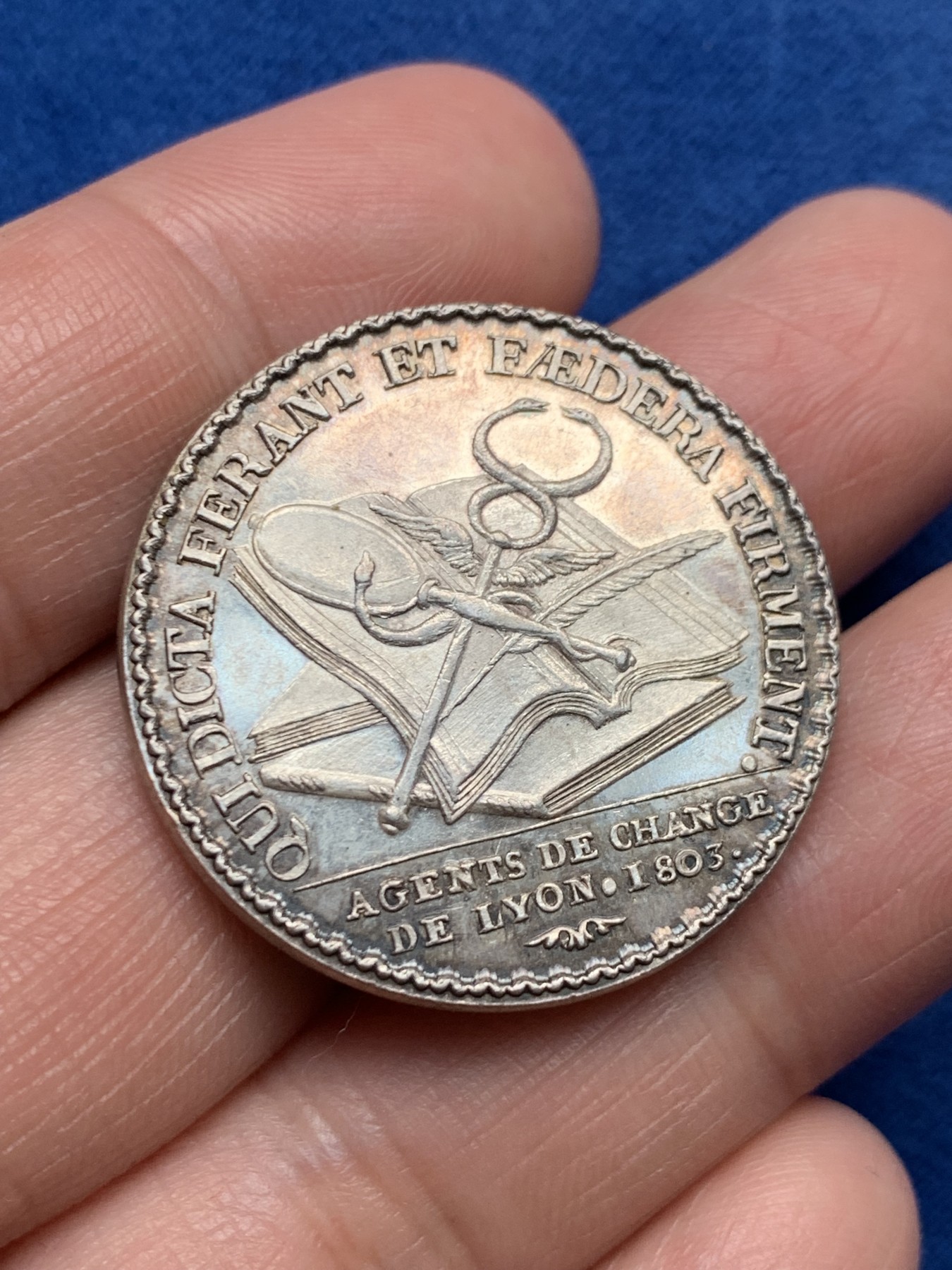 《竞宝斋》第250场-周日，周一 ，周二3场连拍 (全场包邮) 法国拿破仑里昂股票经纪人代币，19.55g，31.8mm，手指边铭，小巧厚重