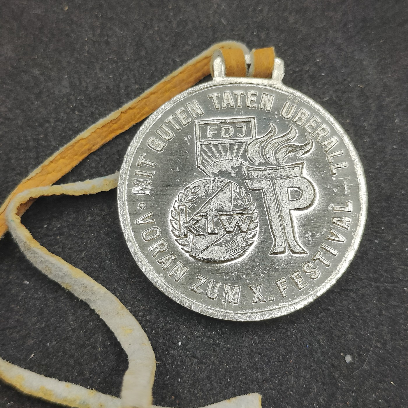 全场0元起拍 第140期 咸鱼国勋章拍卖专场 3月20日（周三）下午6：00开始 东德青年运动奖牌