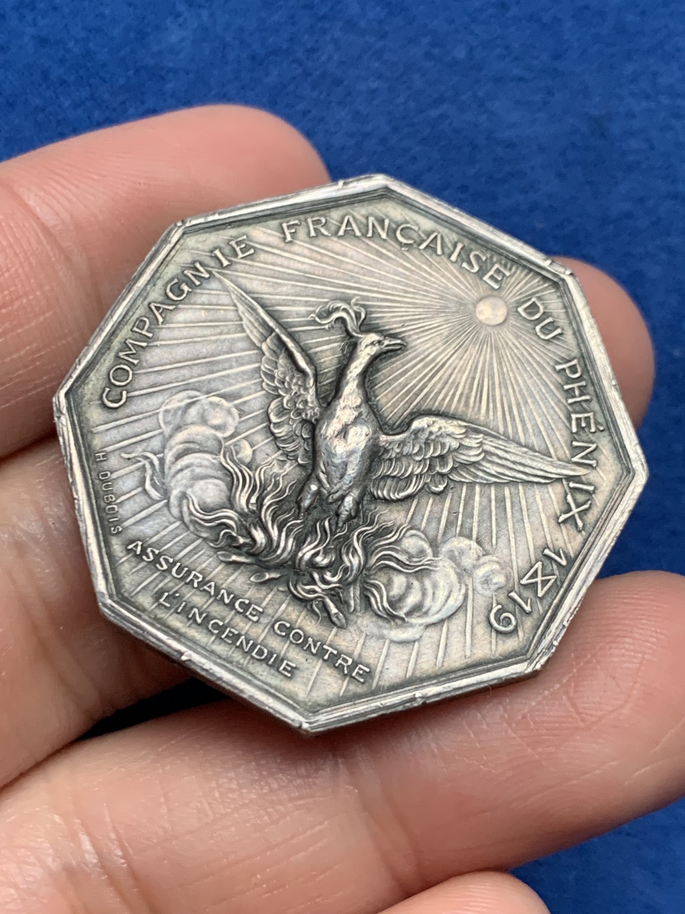 《竞宝斋》第250场-周日，周一 ，周二3场连拍 (全场包邮) 法国凤凰火灾保险公司八角银质jeton，23.53g，36.3mm，丰饶角边铭