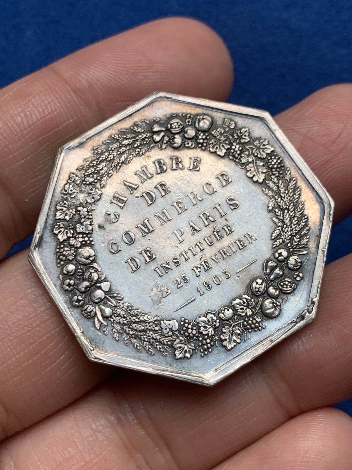 《竞宝斋》第250场-周日，周一 ，周二3场连拍 (全场包邮) 法国1803年巴黎商会八角银jeton，20.23g，36.3mm，蜜蜂边铭