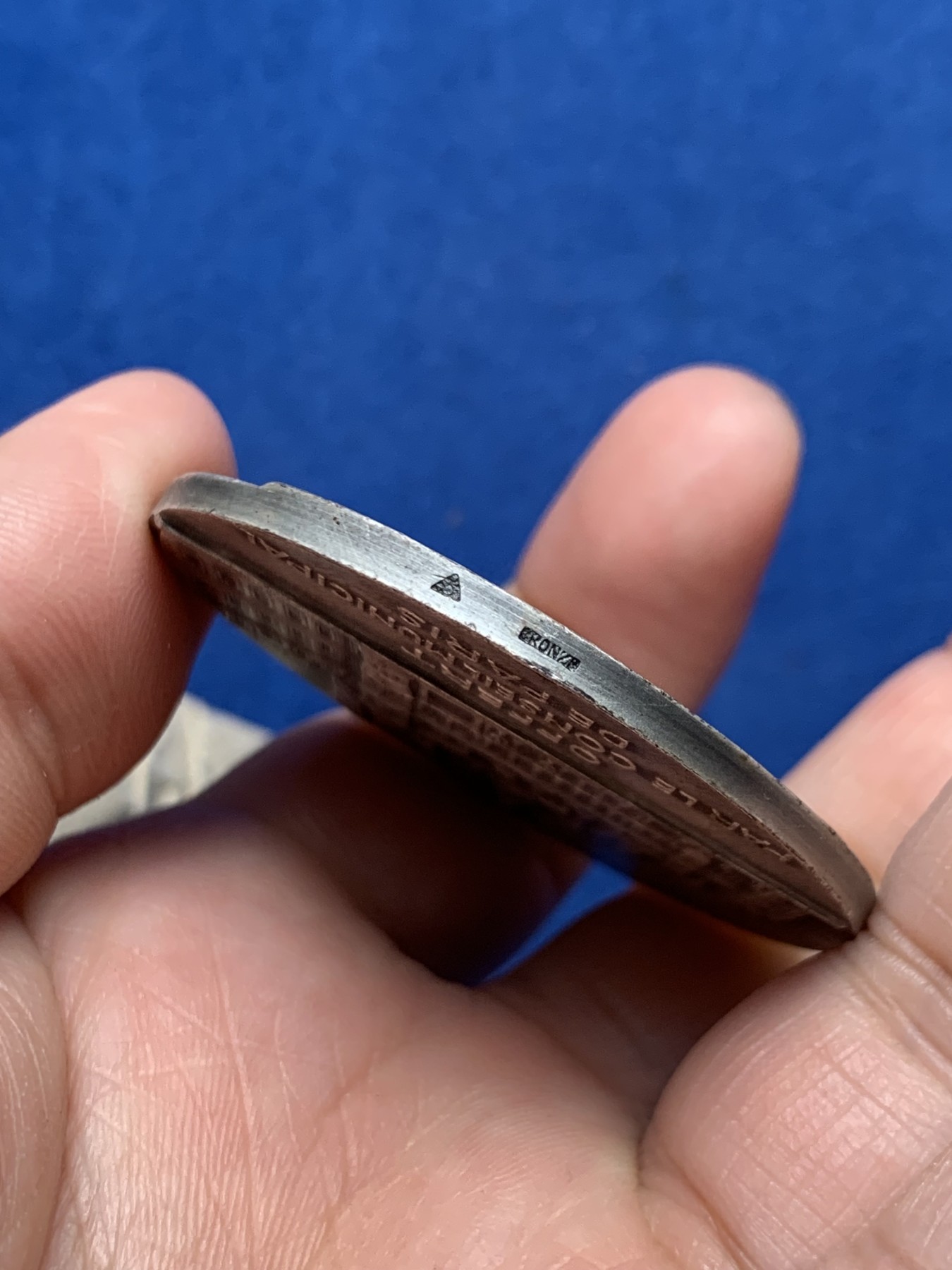 《竞宝斋》第250场-周日，周一 ，周二3场连拍 (全场包邮) 法国巴黎市议会镀银铜章，55.01g，50.2mm，边铭：三角形+铜标