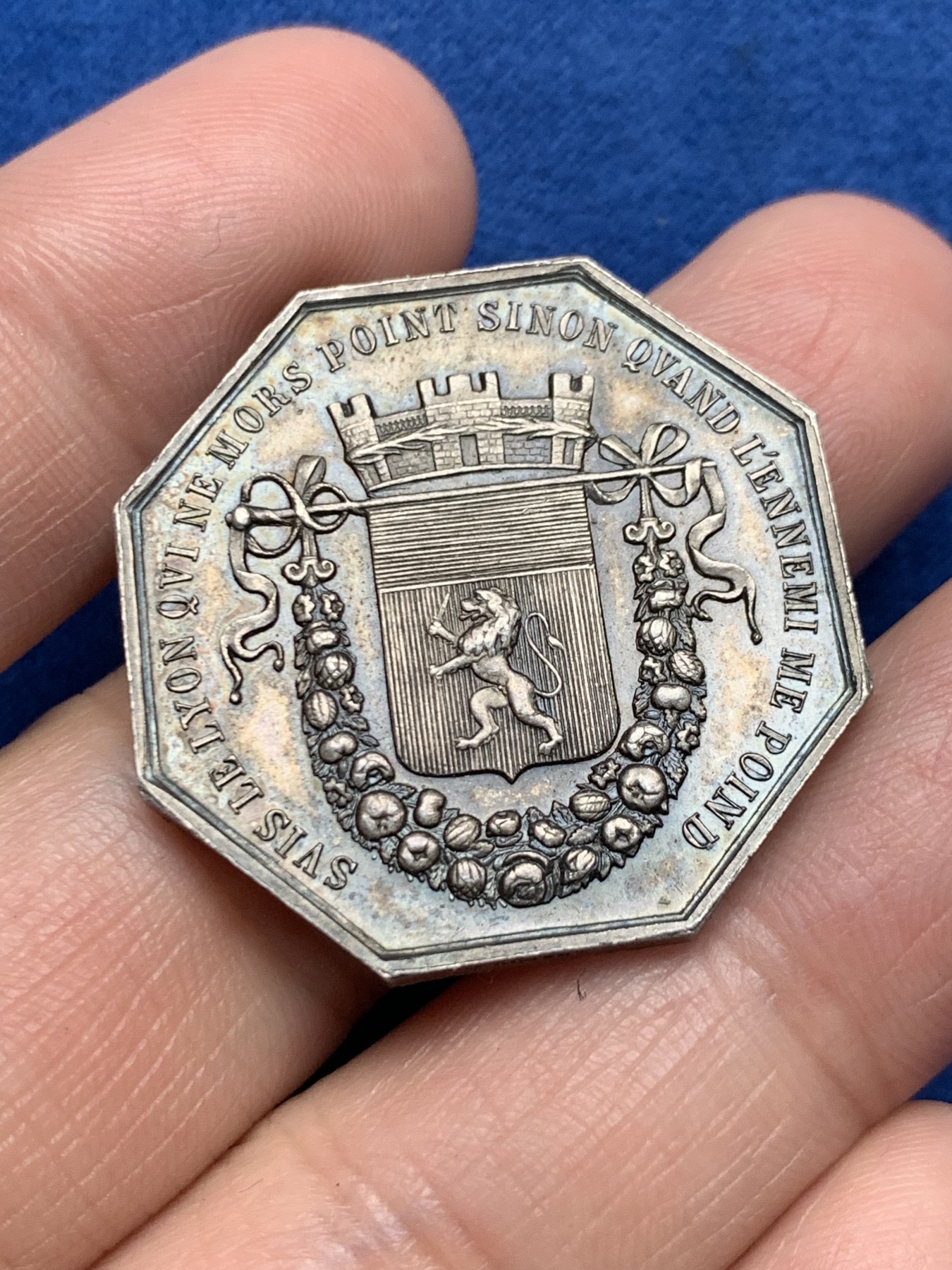 《竞宝斋》第250场-周日，周一 ，周二3场连拍 (全场包邮) 法国 里昂商会 银质八角代币 1860-1879蜜蜂边铭 16.5克 对边直径31.7毫米