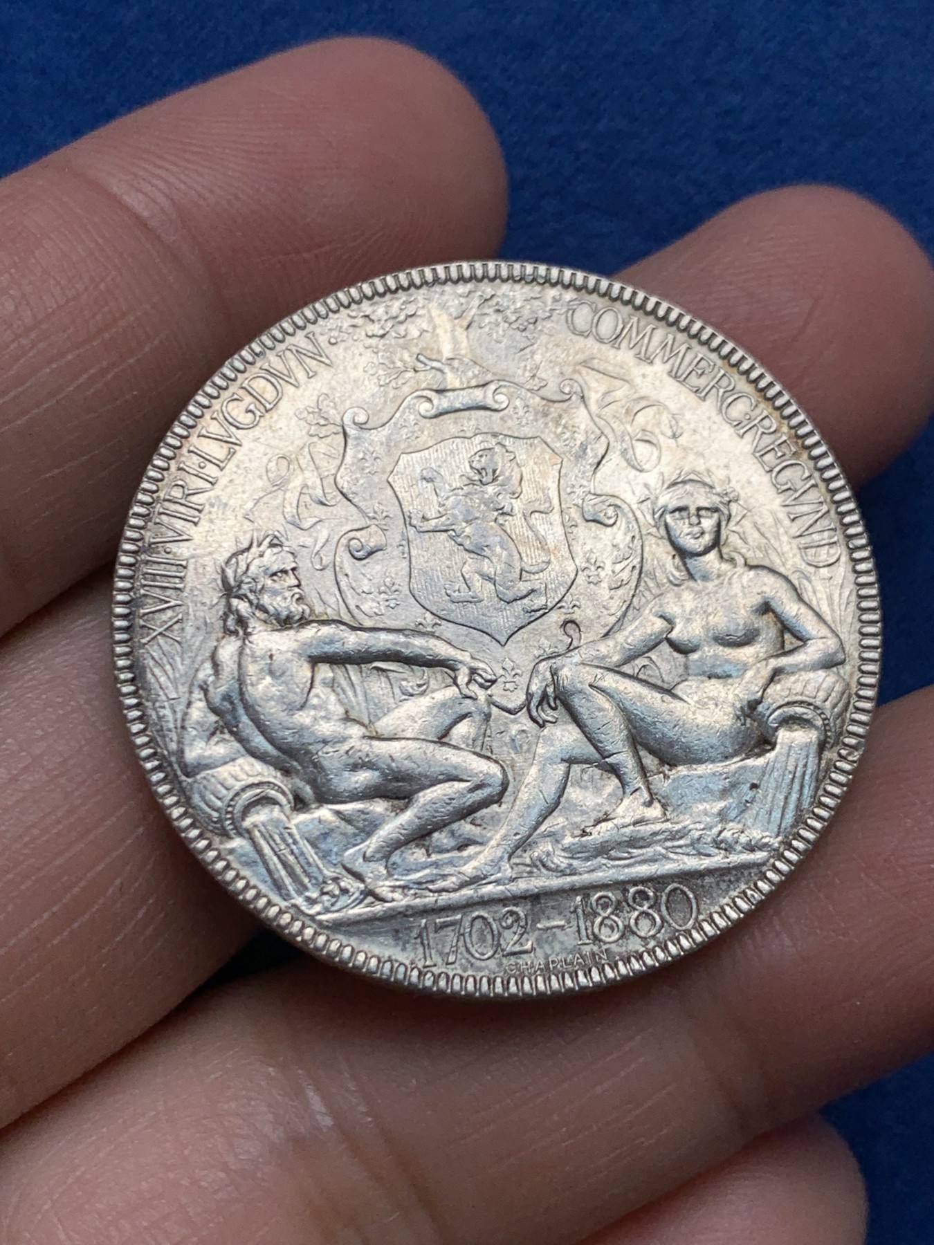 《竞宝斋》第250场-周日，周一 ，周二3场连拍 (全场包邮) 法国里昂商会银质jeton，22.32g，32.2mm，1879年烟斗边铭