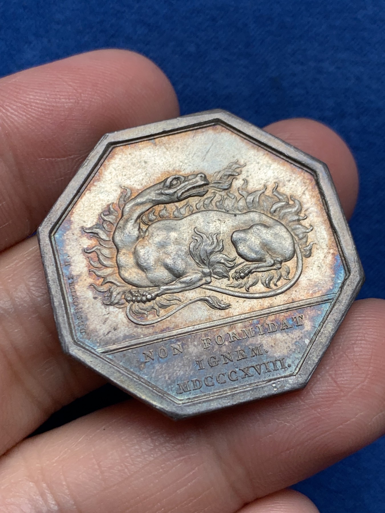 《竞宝斋》第250场-周日，周一 ，周二3场连拍 (全场包邮) 法国1818年巴黎火灾互助保险公司八角银代币jeton，五彩小火龙，16.16g，33.8mm，1832年以前无边铭