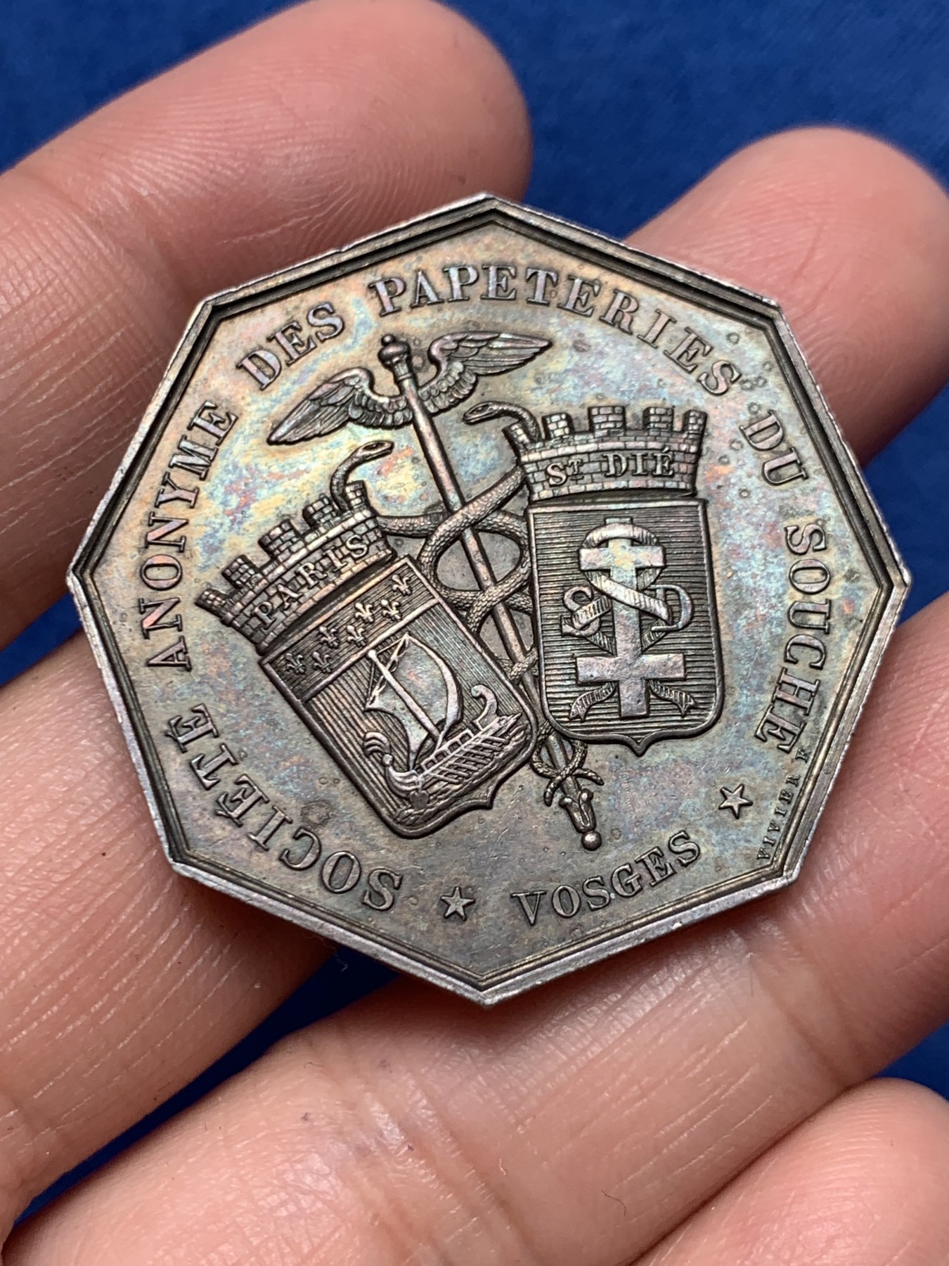 《竞宝斋》第250场-周日，周一 ，周二3场连拍 (全场包邮) 法国孚日省苏什造纸厂公司八角银质代币，24.25g，36.3mm，手指边铭