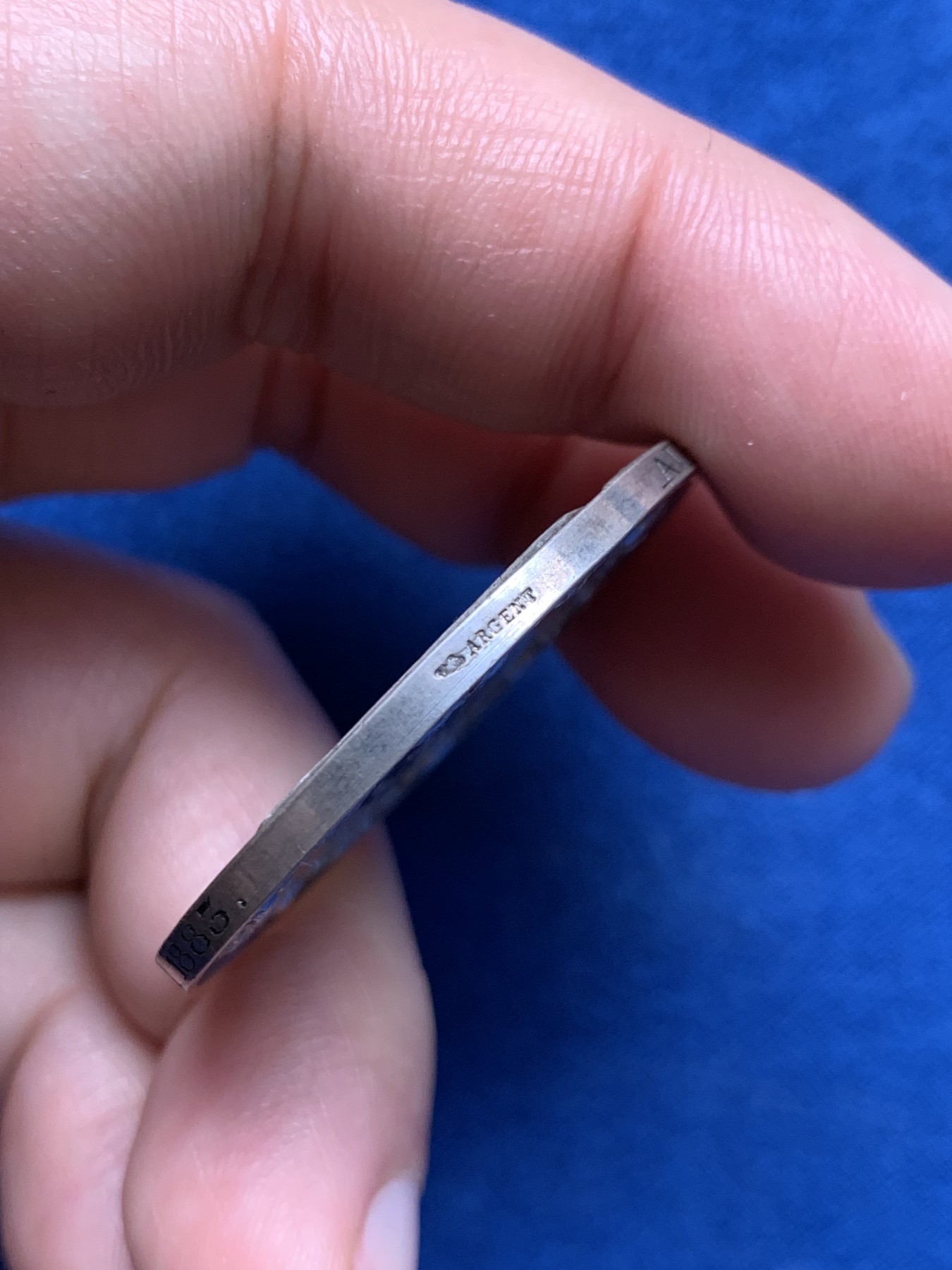 《竞宝斋》第250场-周日，周一 ，周二3场连拍 (全场包邮) 法国1883年结婚纪念银章，20.60g，37mm，丰饶角边铭