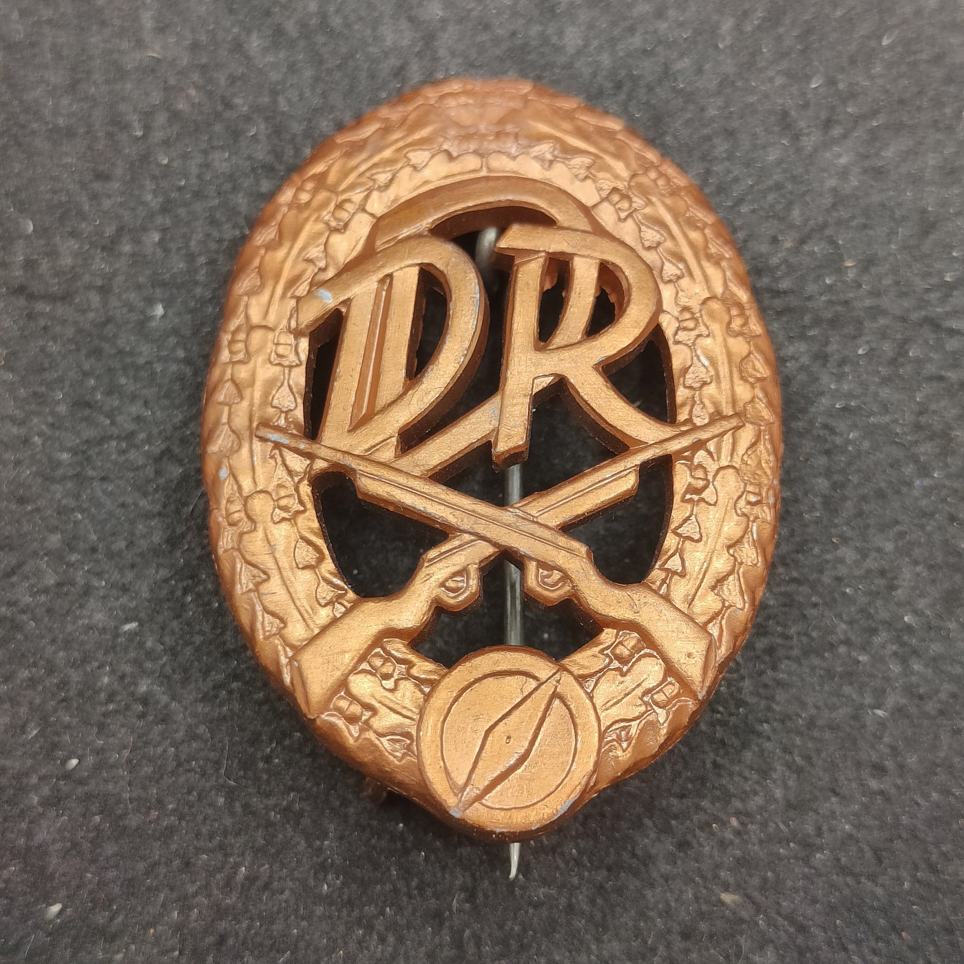 全场0元起拍 第140期 咸鱼国勋章拍卖专场 3月20日（周三）下午6：00开始 东德军事体能章